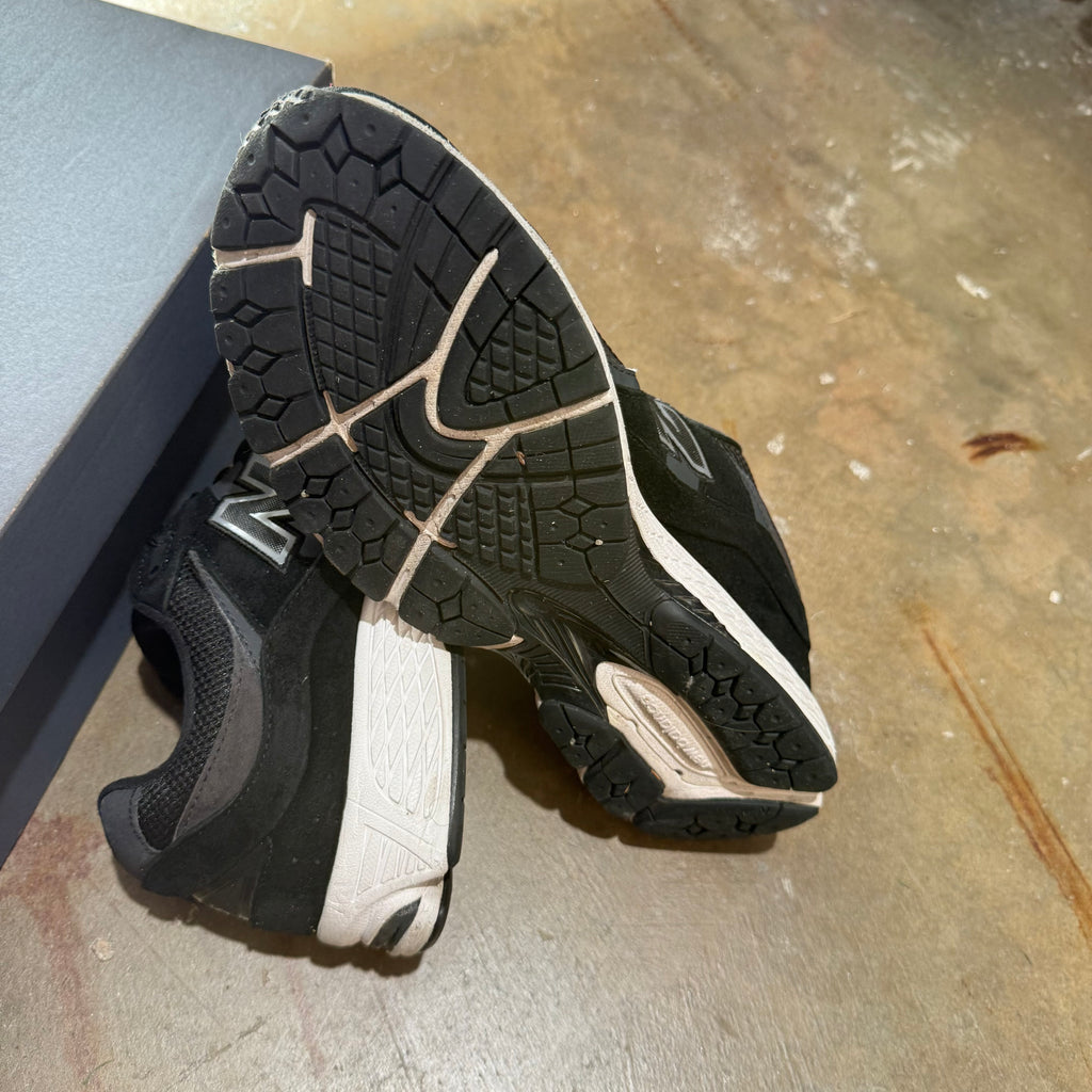 size 10 - New Balance 2002R ' Black Gunmetal '