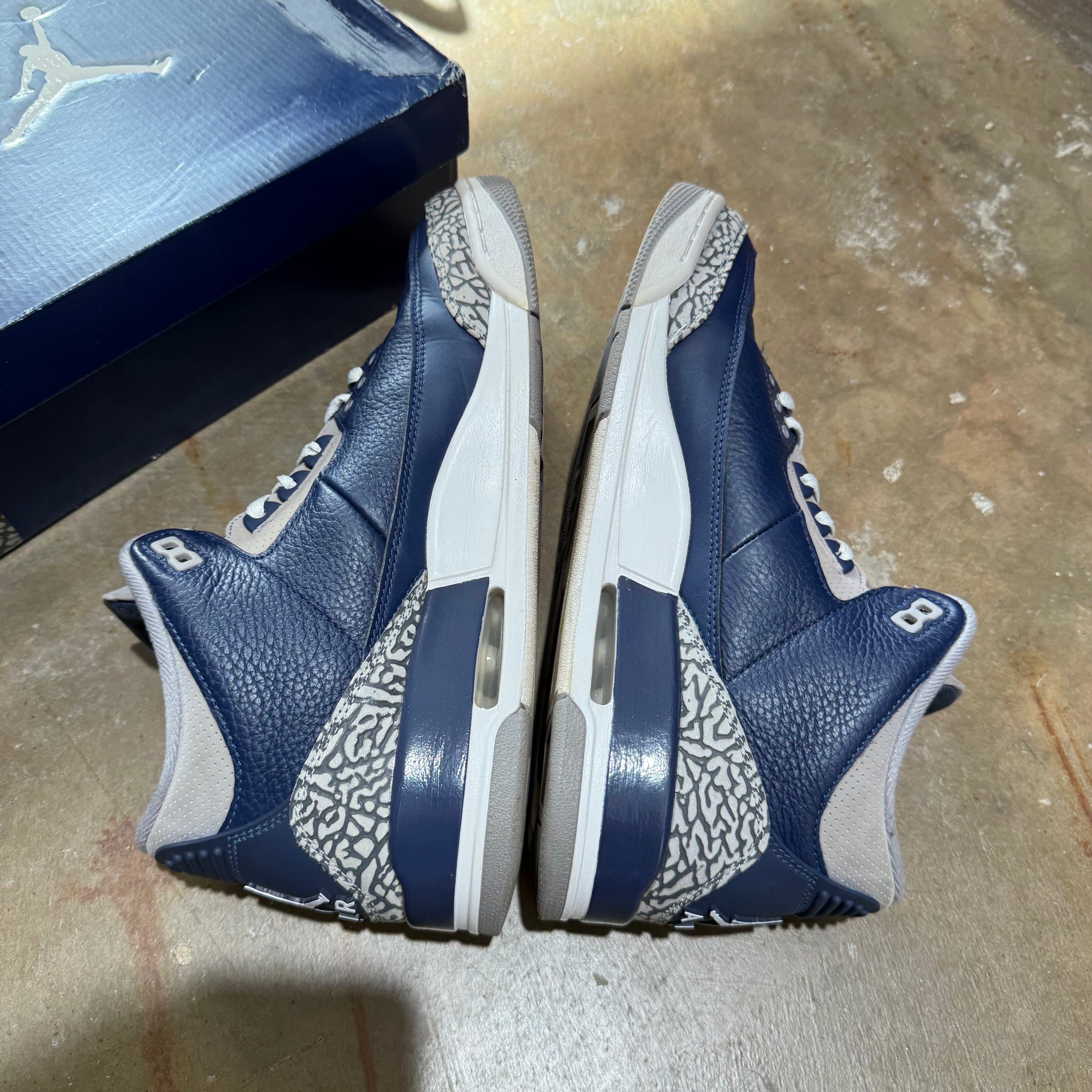 size 11.5 - Jordan 3 Retro ' Georgetown 2021 '