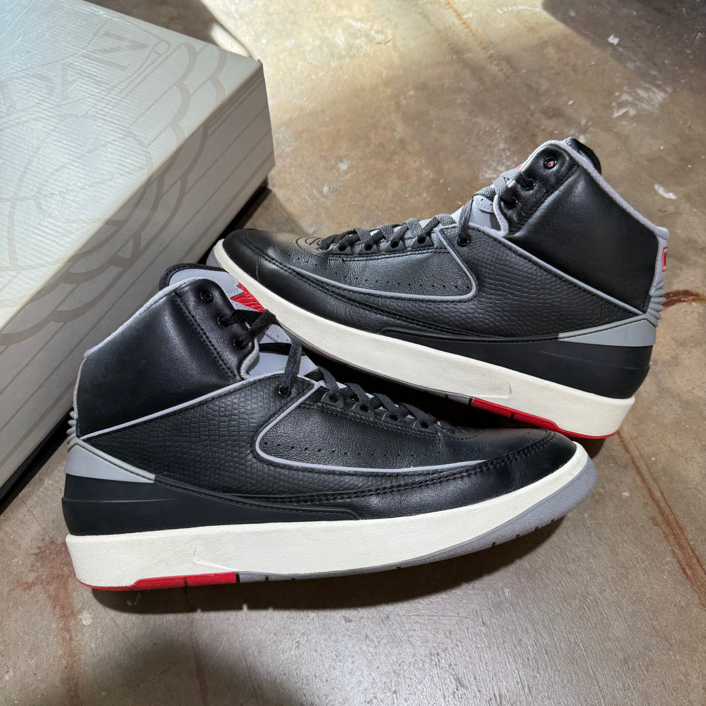 size 11 - Jordan 2 Retro ' Black Cement '