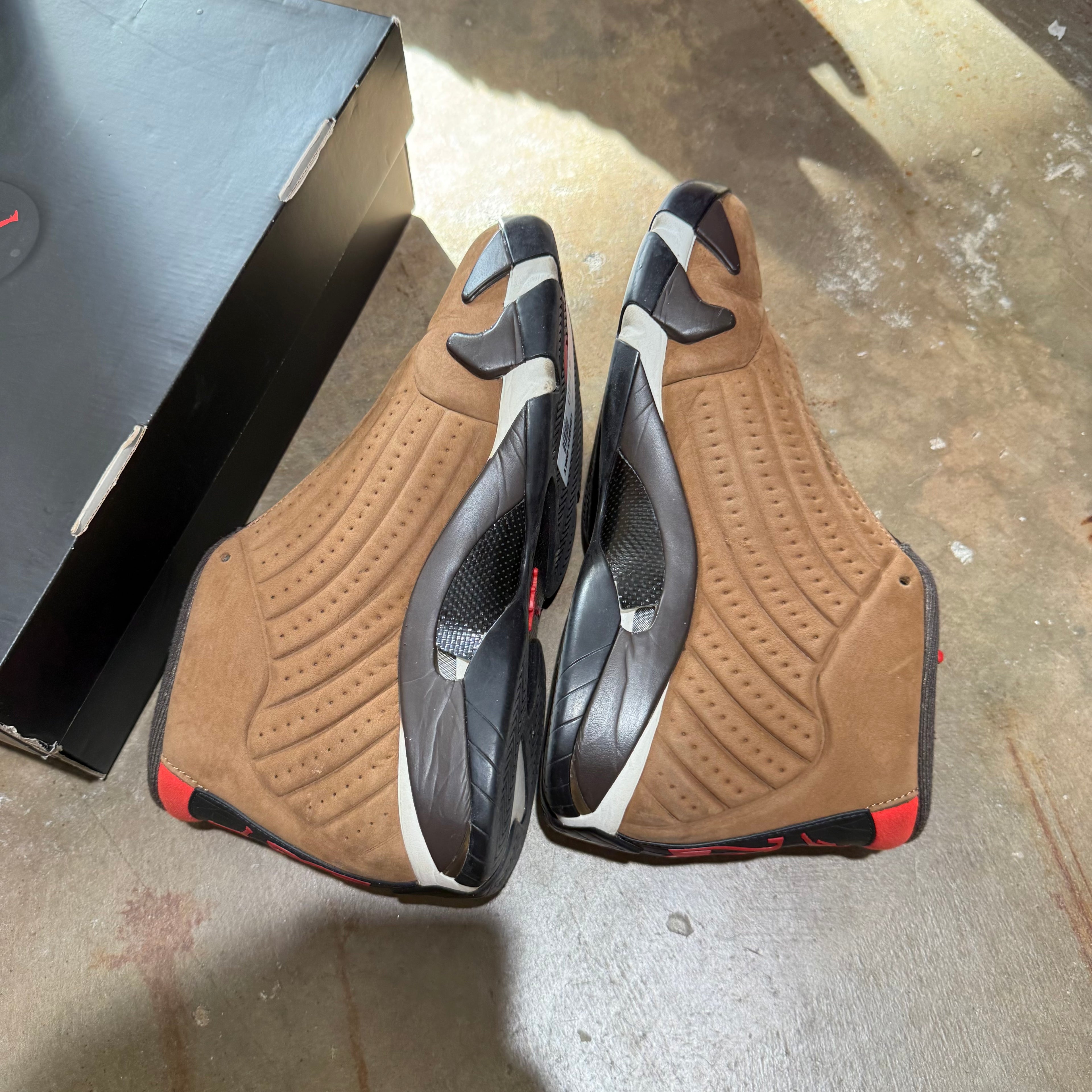 size 11 - Jordan 14 Retro ' Winterized Archeao Brown '