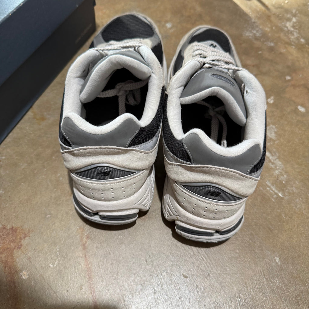 size 10.5 - New Balance 2002R ' Grey Black '