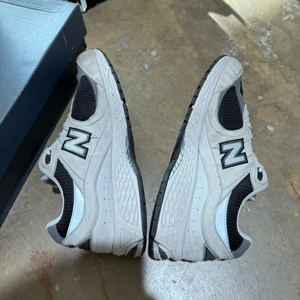 size 10.5 - New Balance 2002R ' Grey Black '