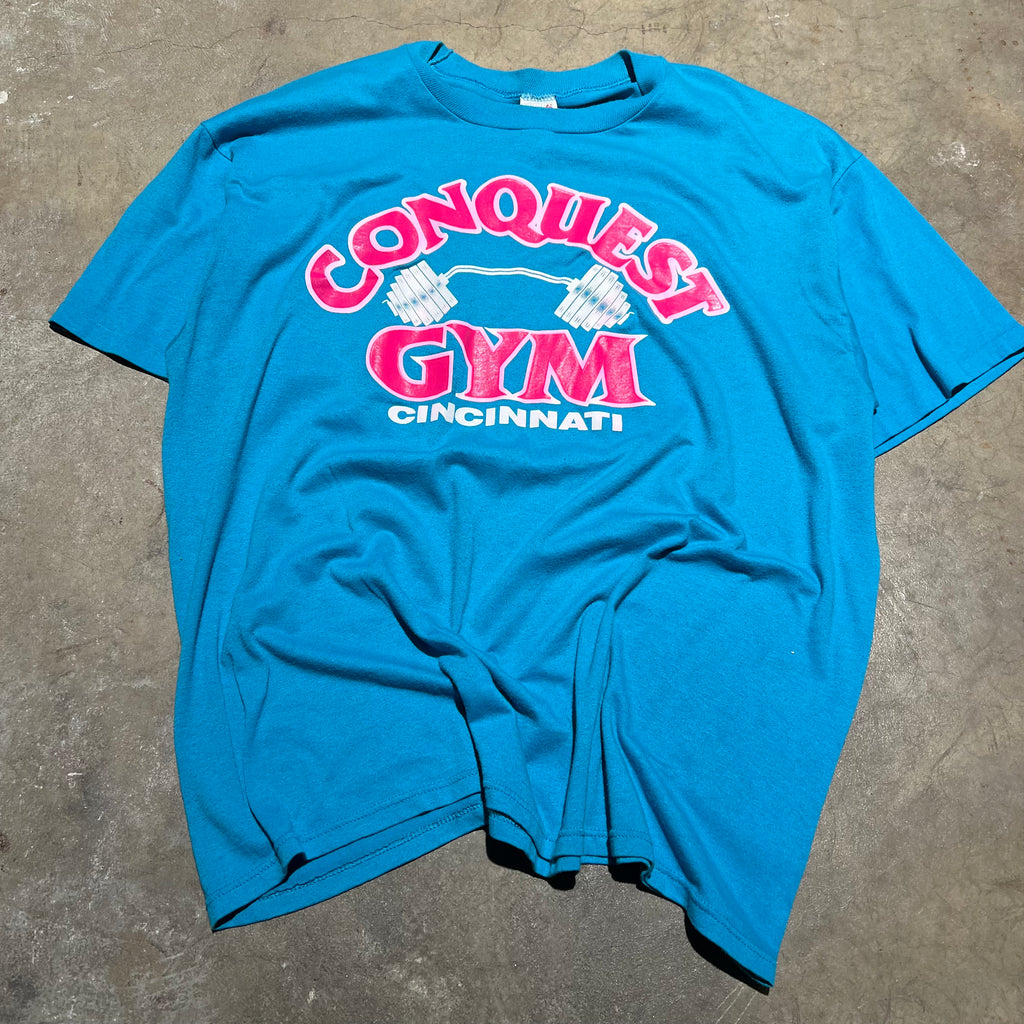 size xl - Vintage ' Conquest Gym ' tee