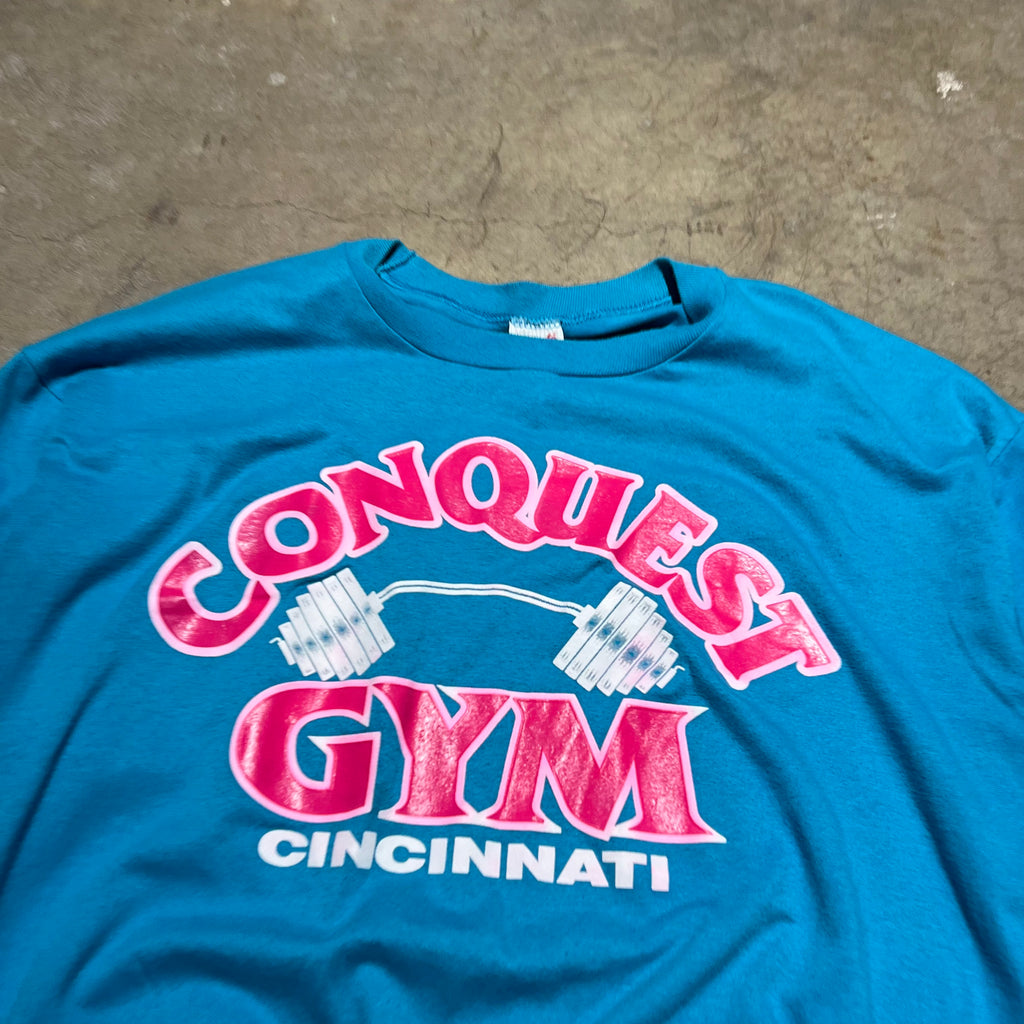 size xl - Vintage ' Conquest Gym ' tee