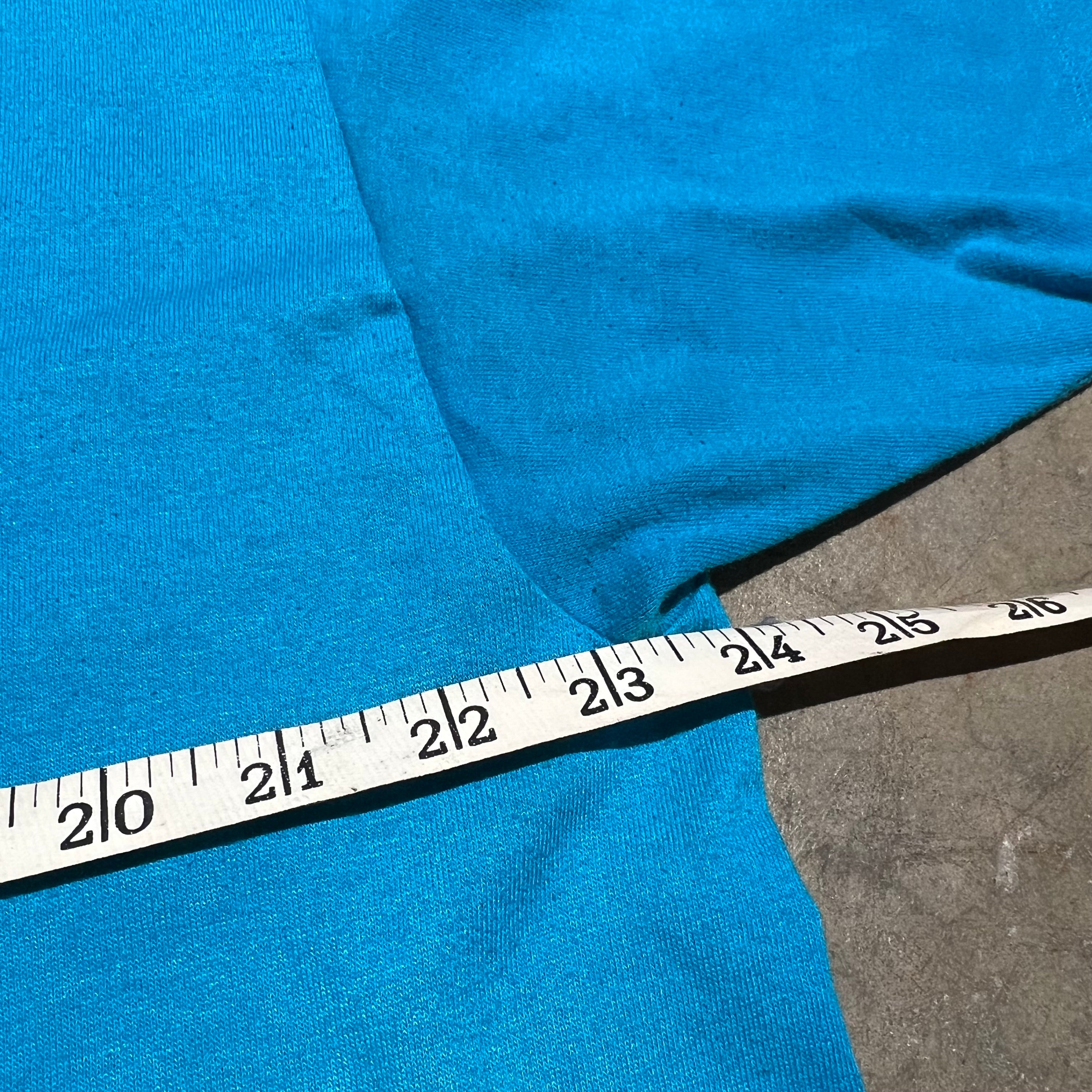 size xl - Vintage ' Conquest Gym ' tee