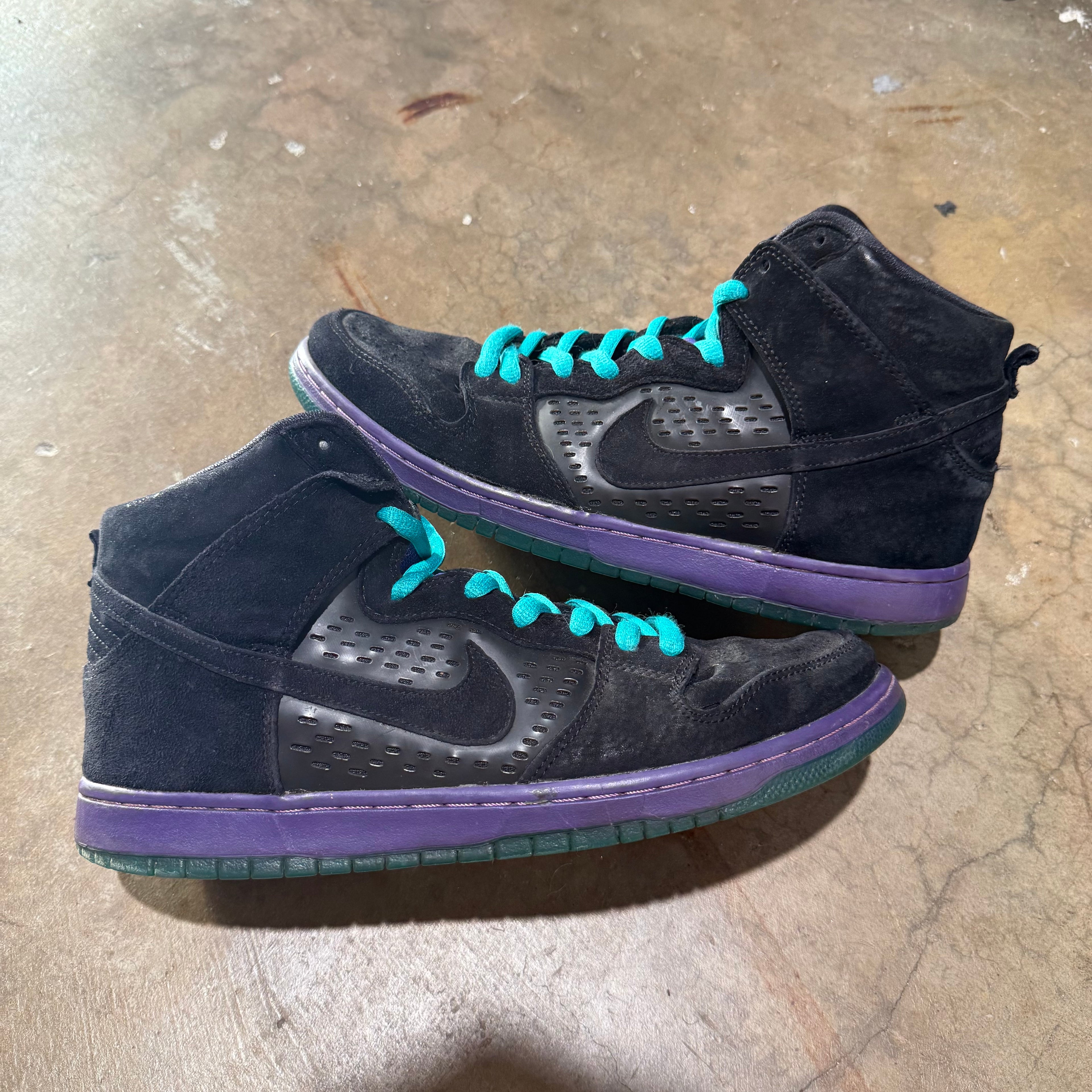 size 11 - Dunk High sb ' Back Grape '