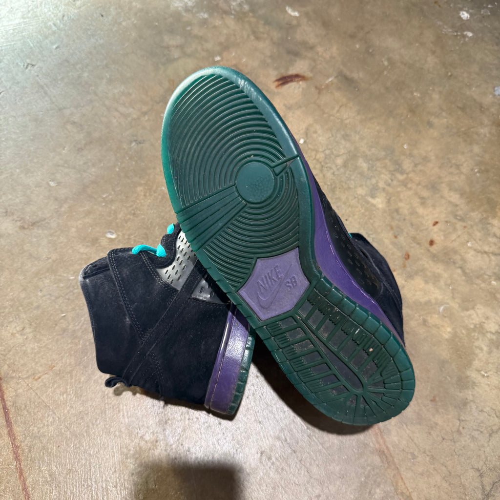 size 11 - Dunk High sb ' Back Grape '