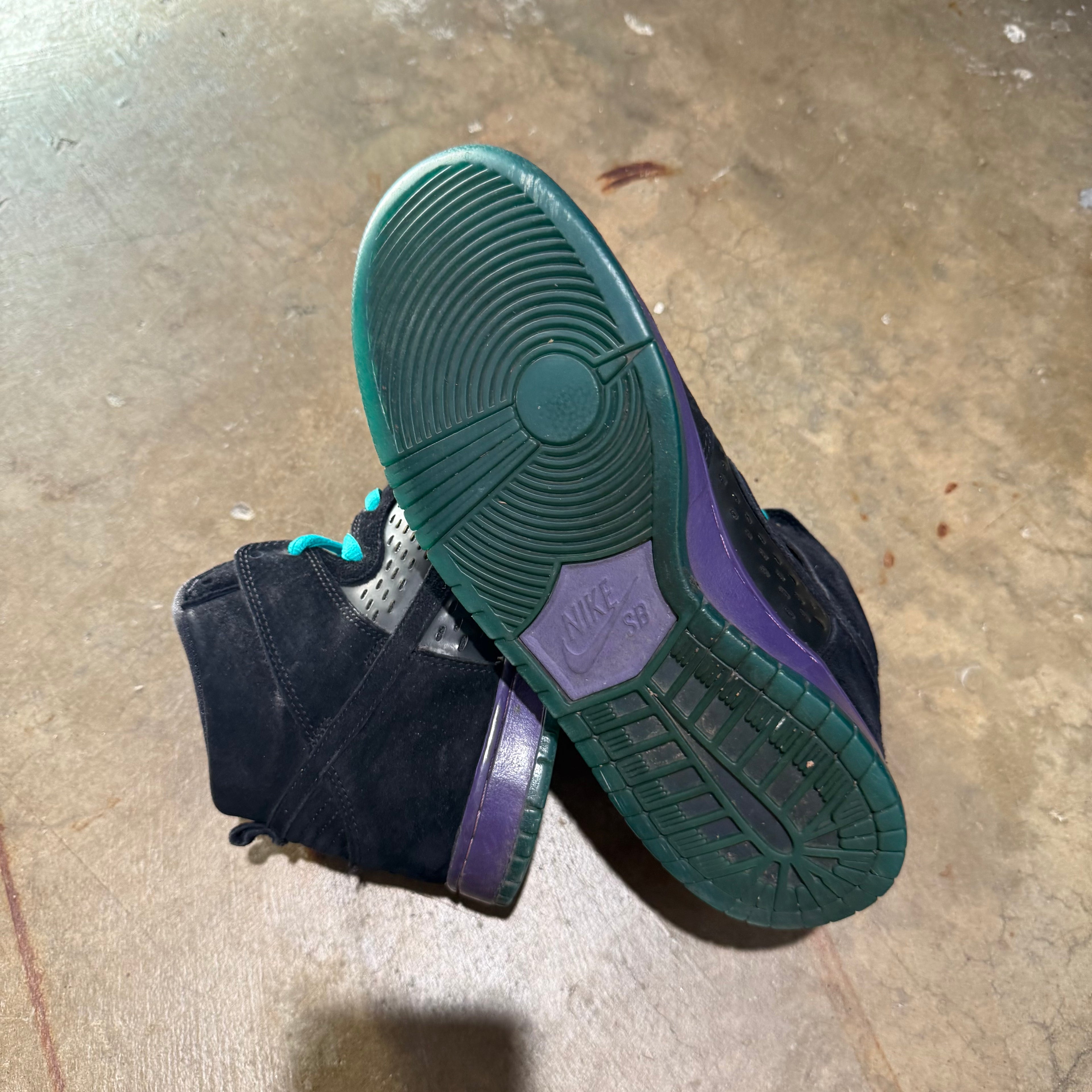 size 11 - Dunk High sb ' Back Grape '