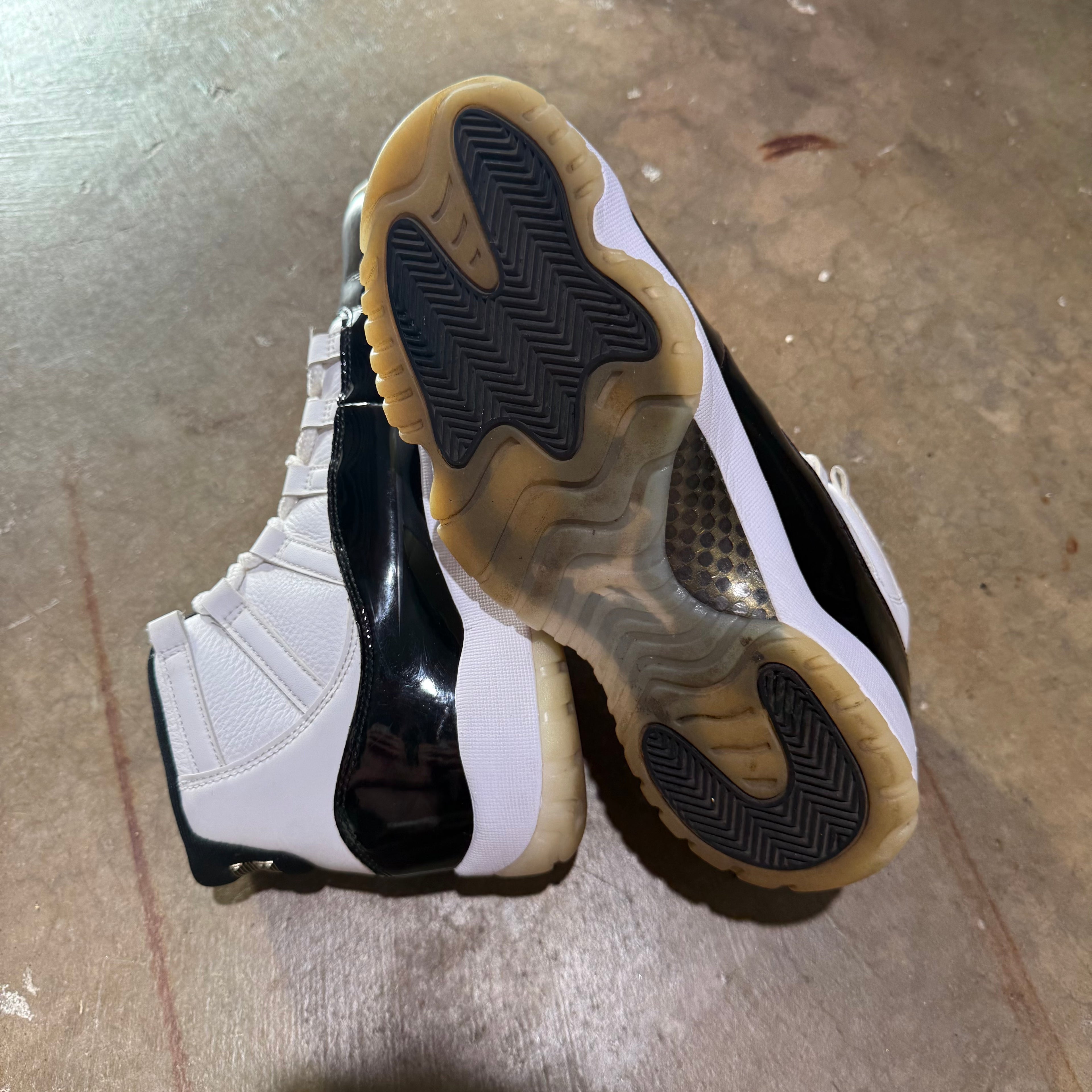 size 8.5 - Jordan 11 Retro ' DMP Gratitude 2023 '