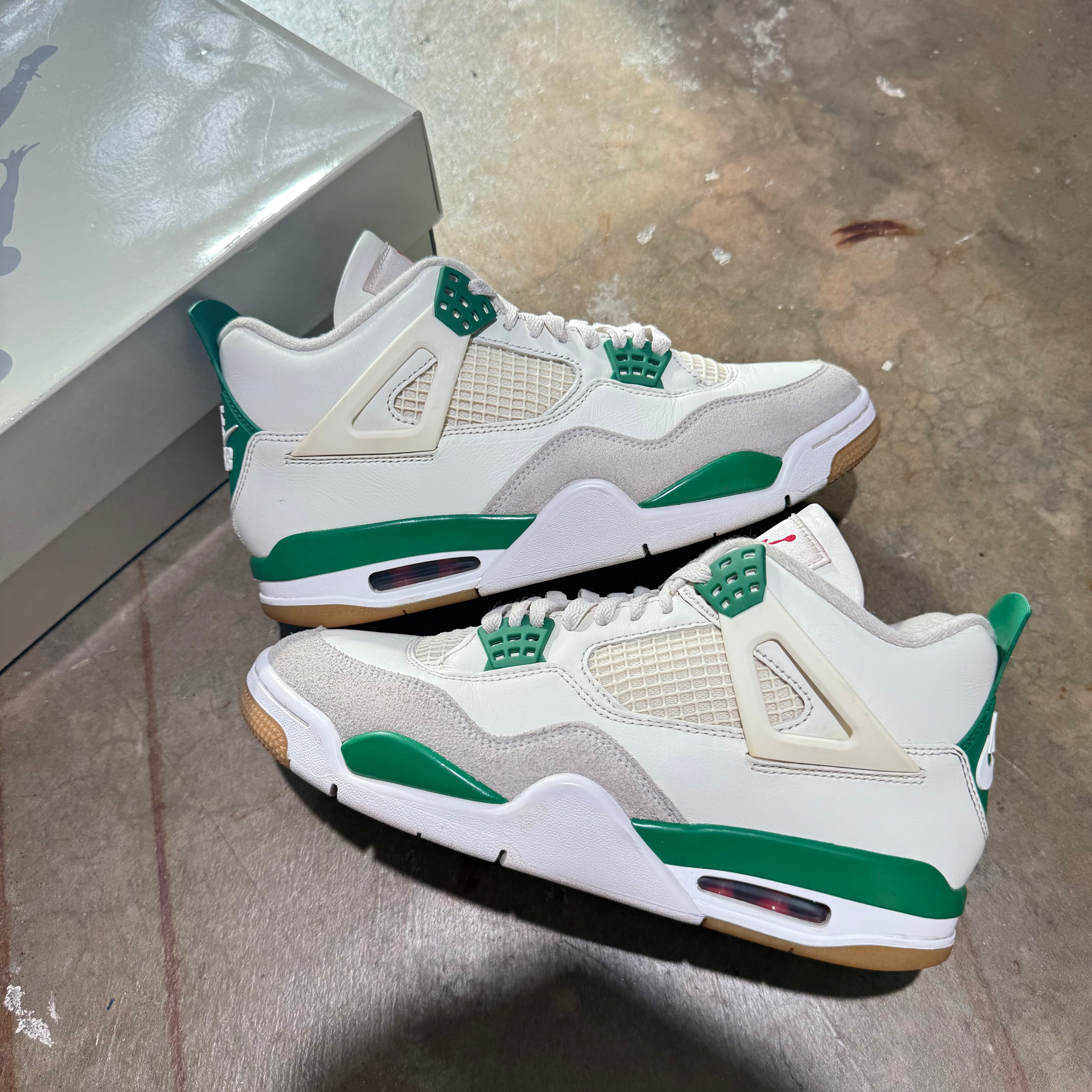 size 8.5 - Jordan 4 Retro sb ' Pine Green '