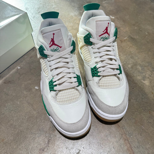 size 8.5 - Jordan 4 Retro sb ' Pine Green '