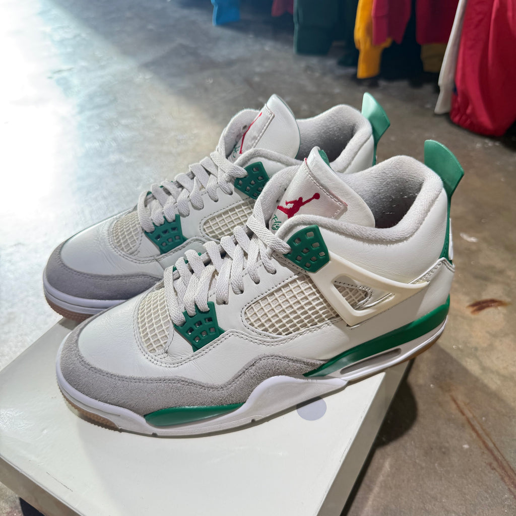size 8.5 - Jordan 4 Retro sb ' Pine Green '