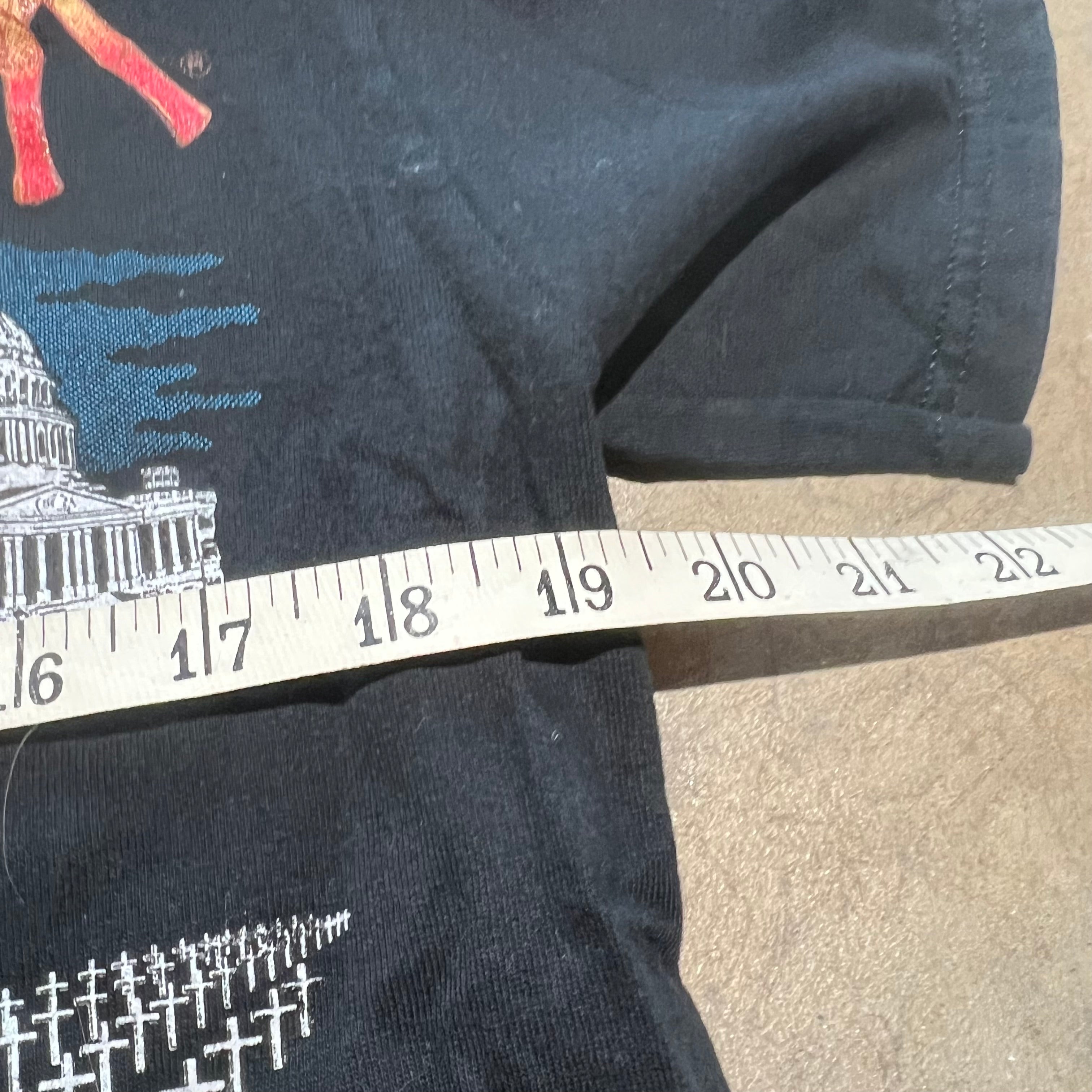 size medium - Vintage ' Rolling Thunder Ride to The wall ' tee
