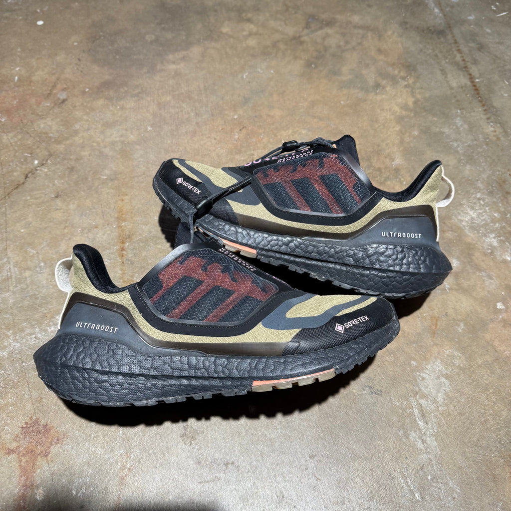 size 7 - Adidas UltraBoost 22 ' Gore-Tex '