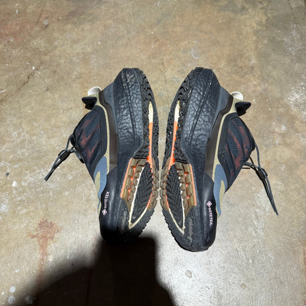 size 7 - Adidas UltraBoost 22 ' Gore-Tex '