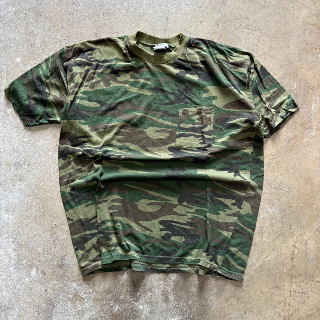 size xl - vintage ' 90s camo ' tee