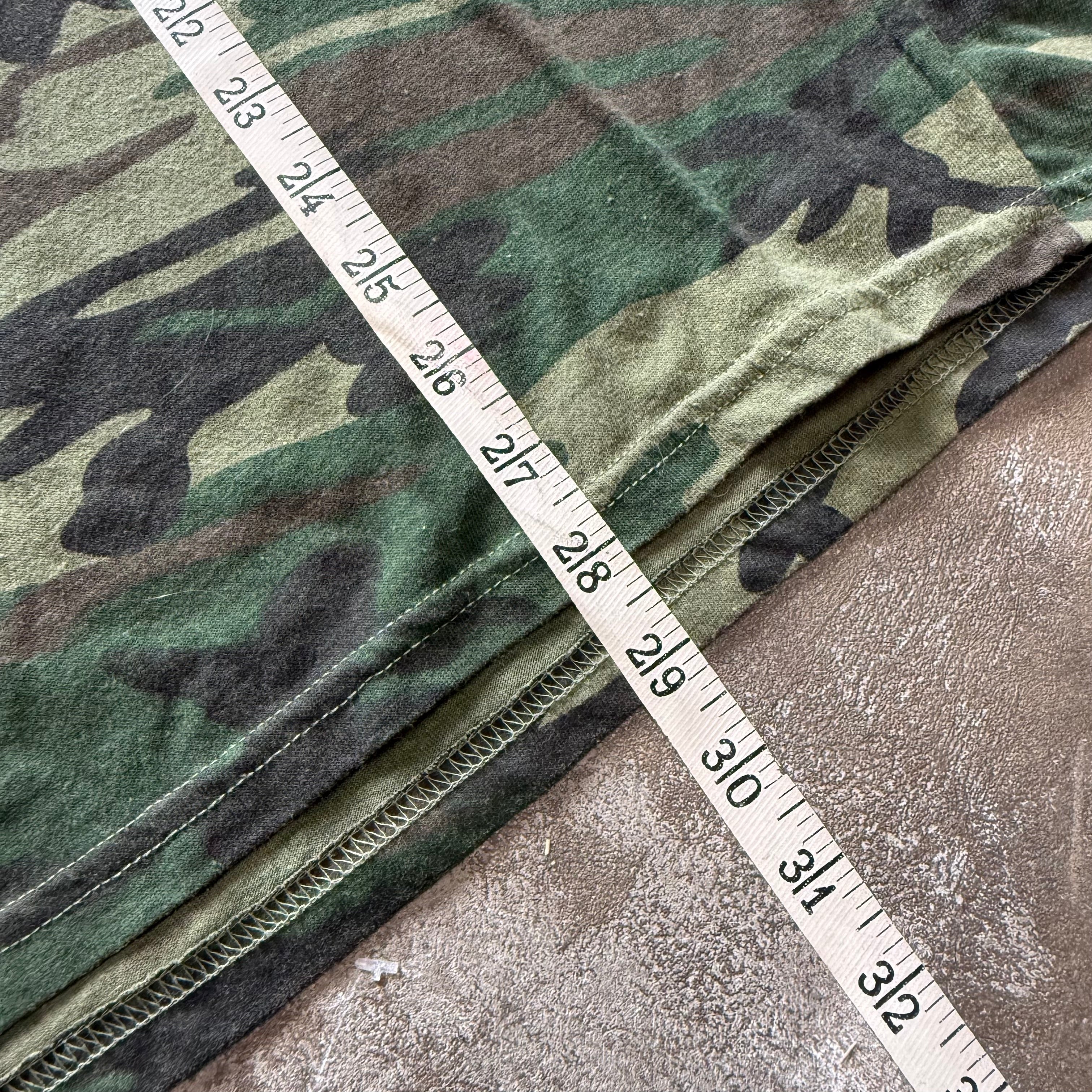 size xl - vintage ' 90s camo ' tee