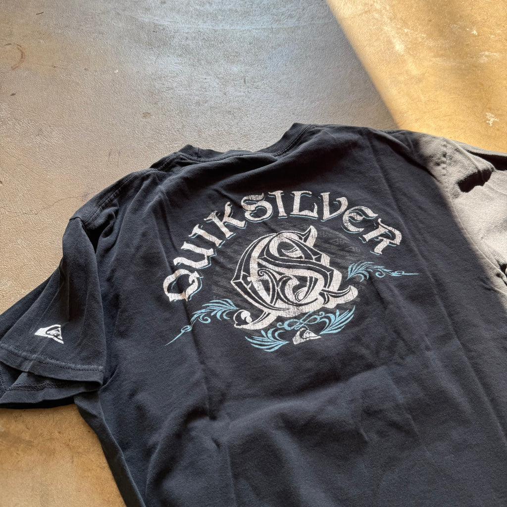 size medium - vintage ' quicksilver ' tee