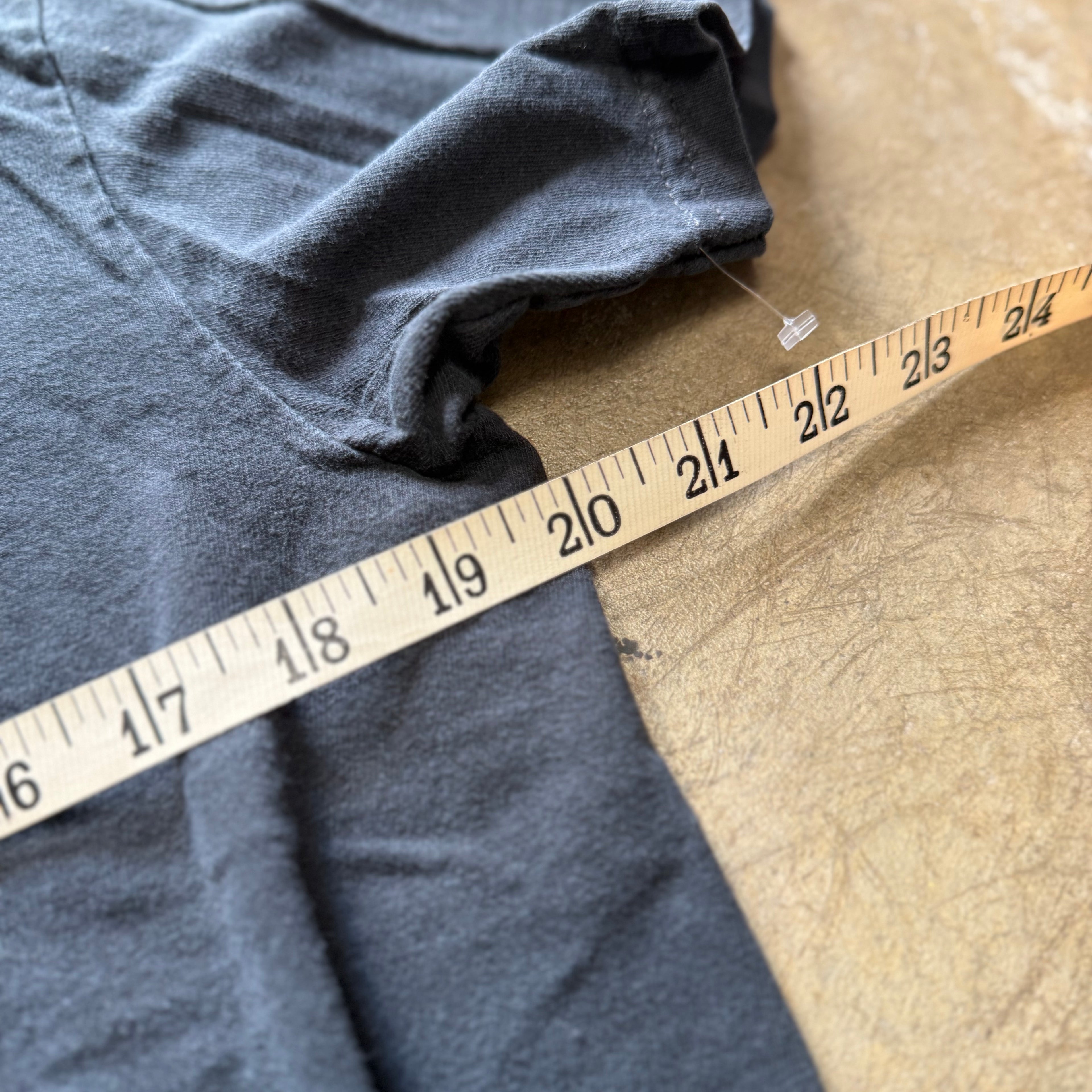size medium - vintage ' quicksilver ' tee