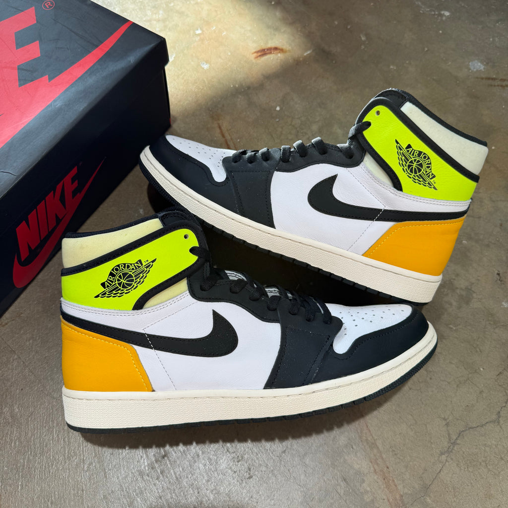 size 12.5 - Jordan 1 High Retro ' White Black Volt University Gold '