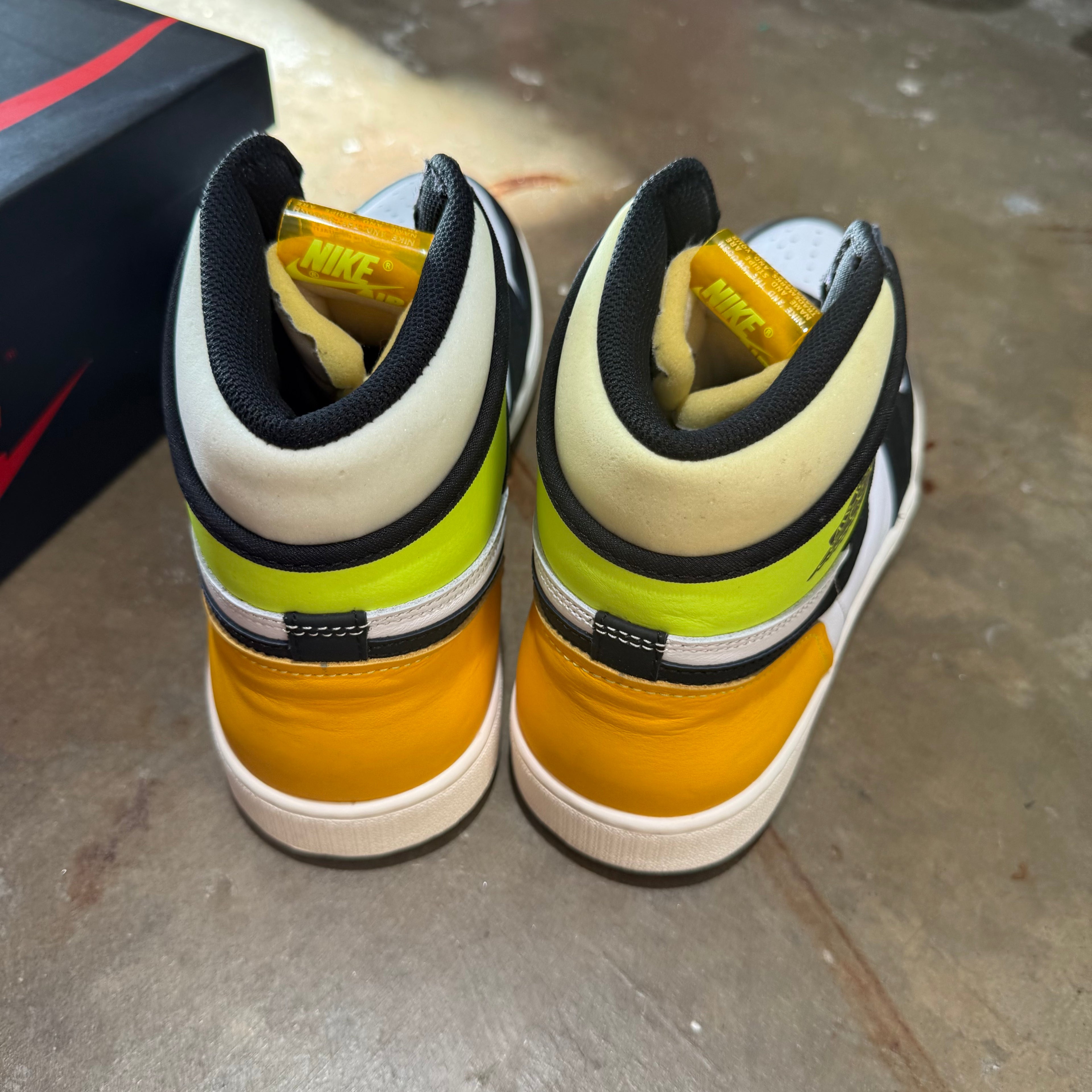 size 12.5 - Jordan 1 High Retro ' White Black Volt University Gold '