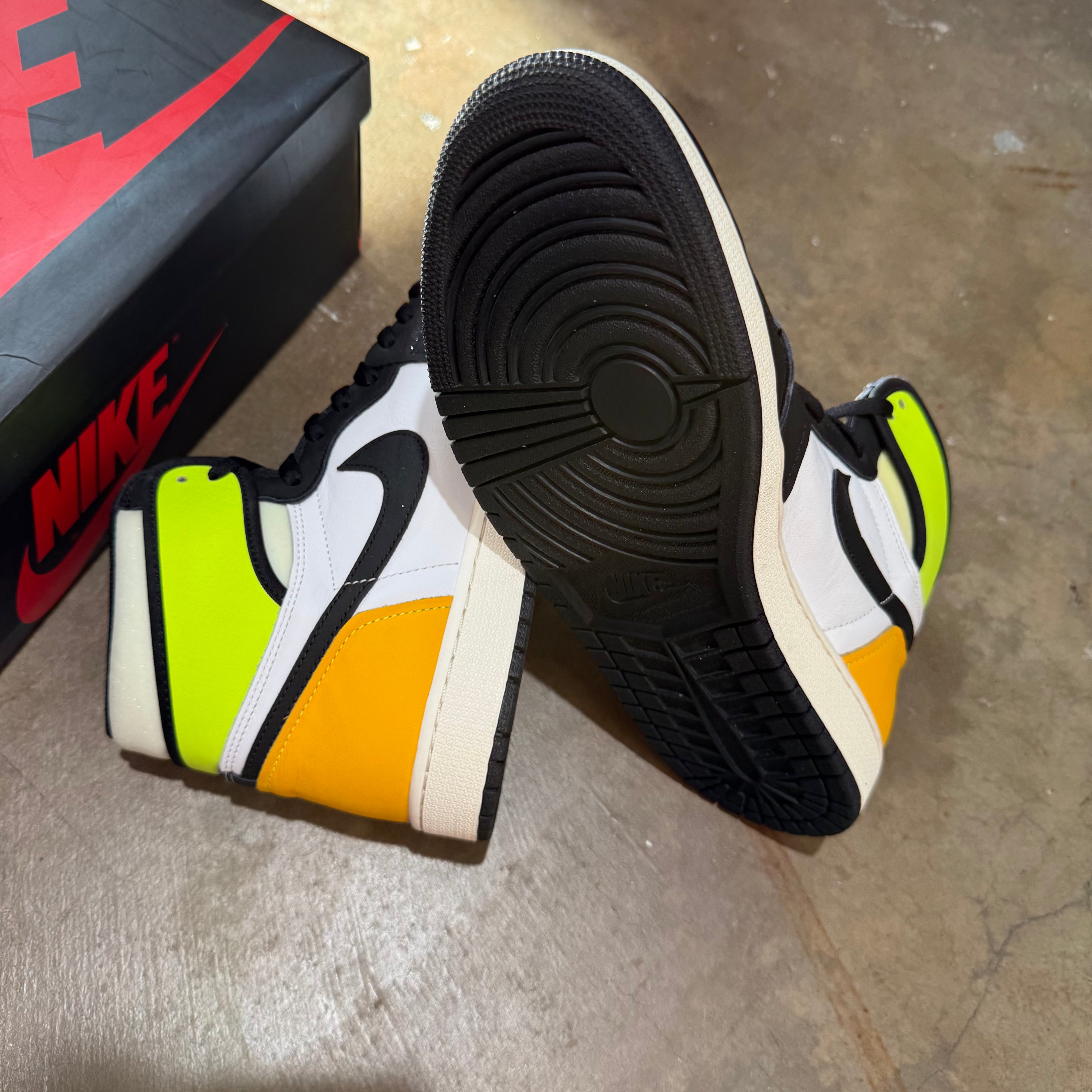 size 12.5 - Jordan 1 High Retro ' White Black Volt University Gold '