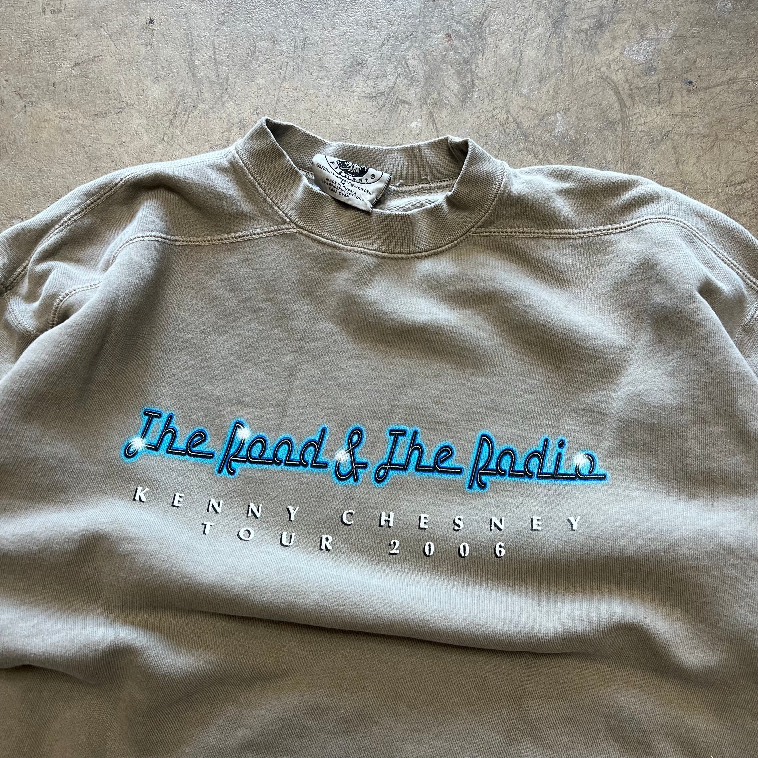 size large - Vintage ' 2006 Kenny Chesney The Road & The Radio '