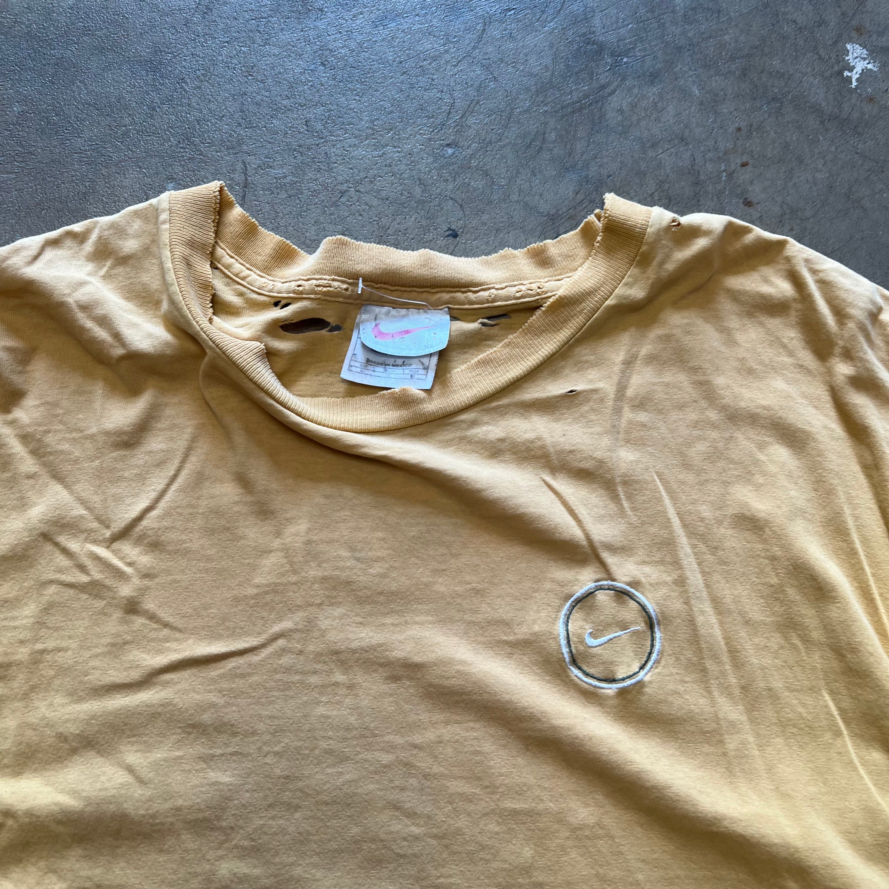 size xl - Vintage ' Thrashed nike yellow ' tee