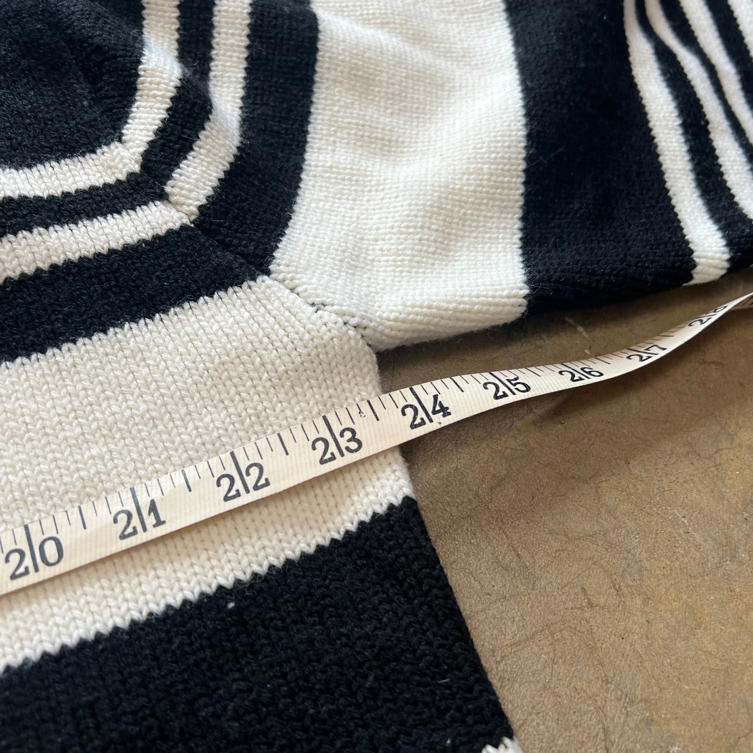 size large - Vintage ' SouthPole Sweater '