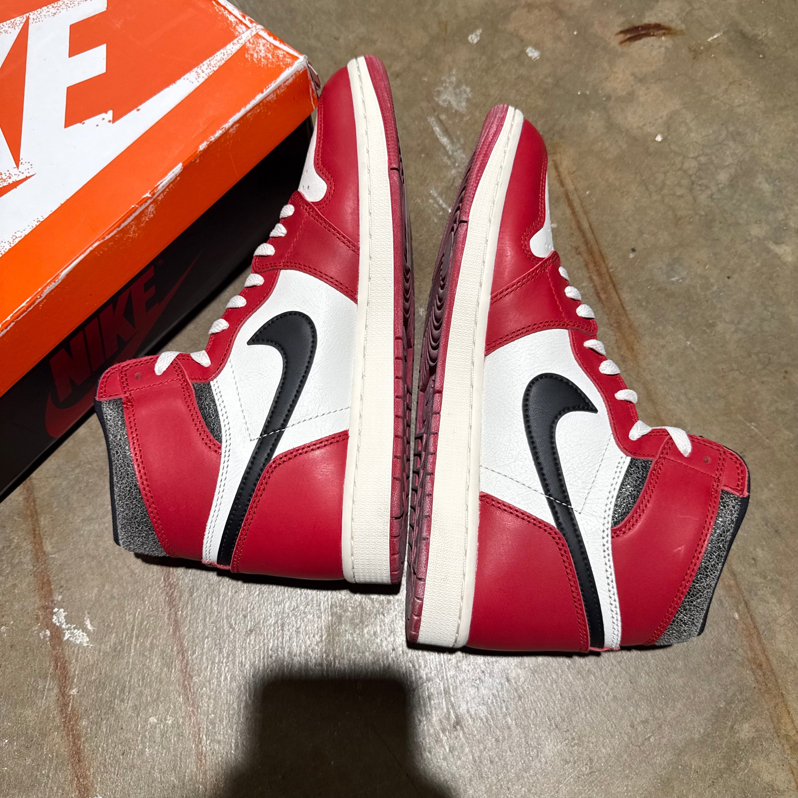 size 10.5 - Jordan 1 High retro ' Lost and Found Chicago '
