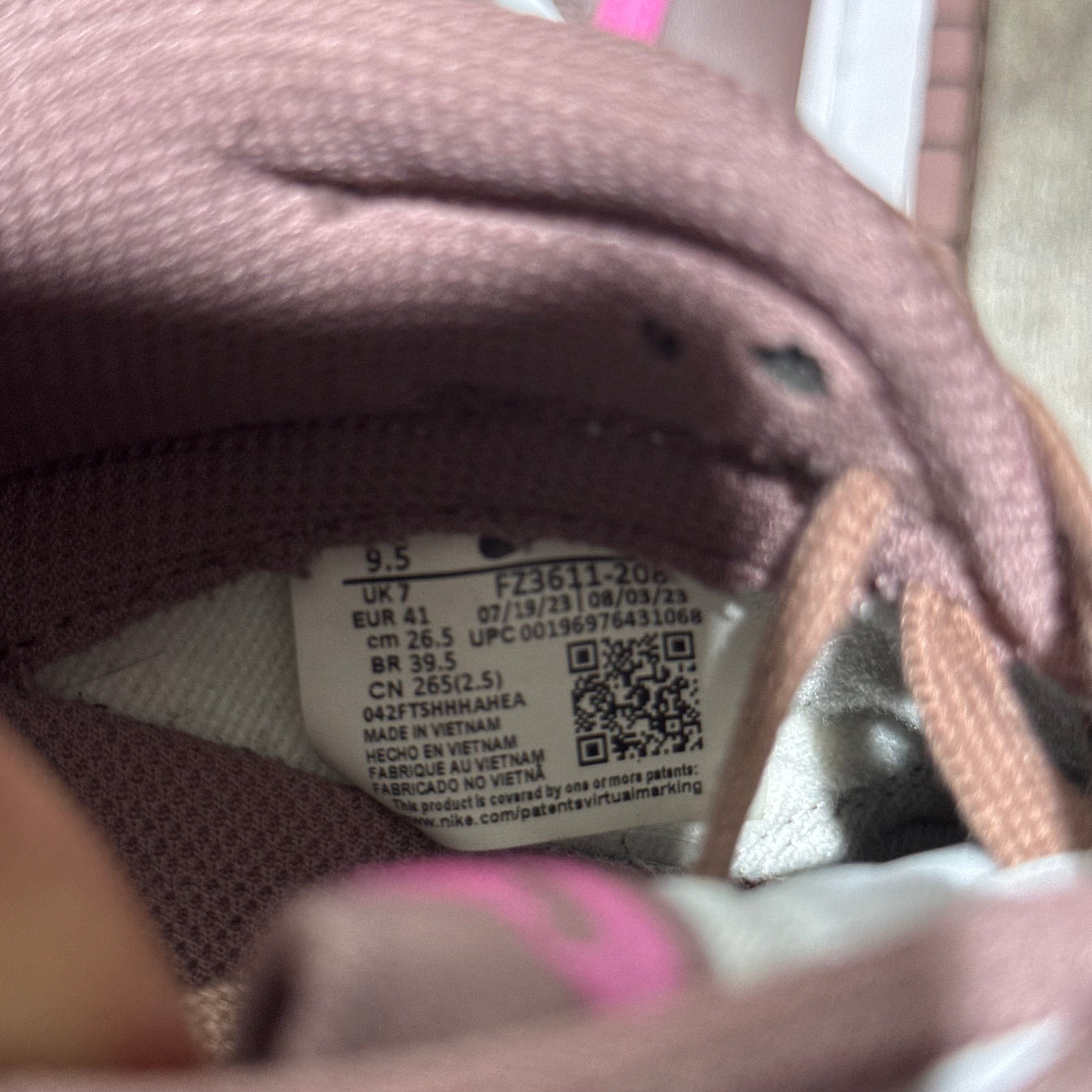 size 8m - Dunk Low ' Smokey Mauve '