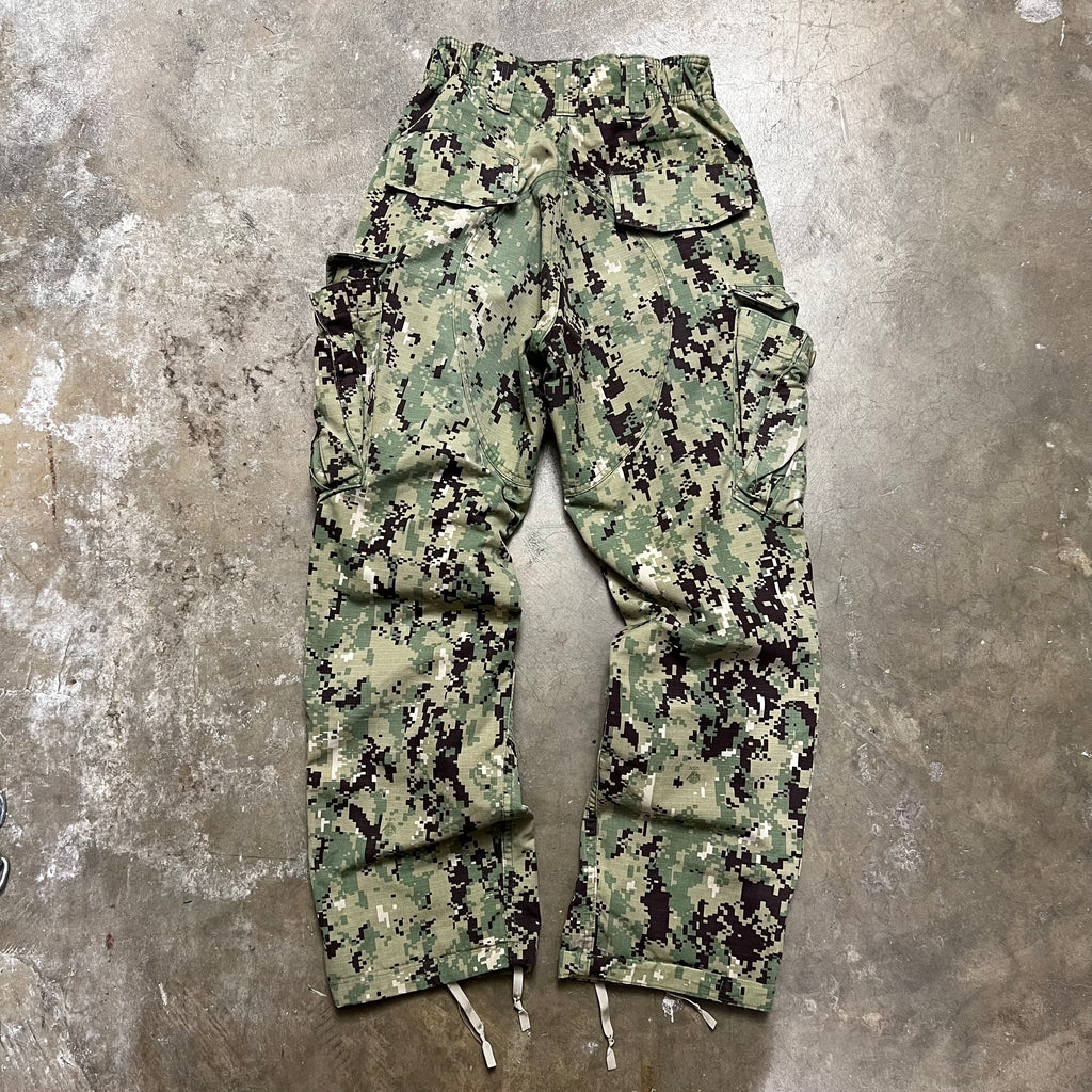 size 30x30 - Vintage Cargo Digi Camo Pants