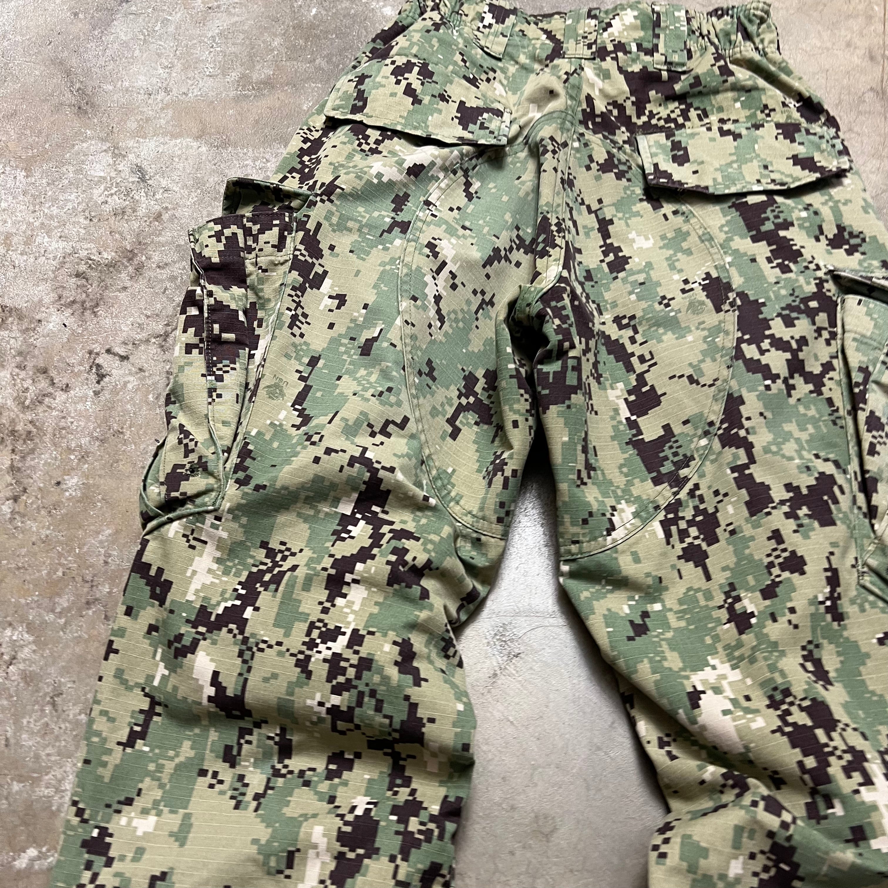 size 30x30 - Vintage Cargo Digi Camo Pants