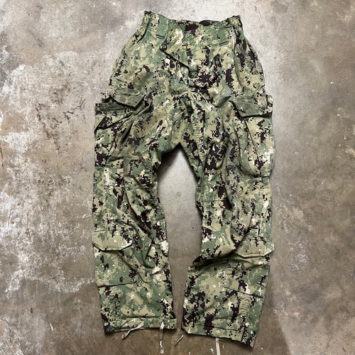 size 30x30 - Vintage Cargo Digi Camo Pants