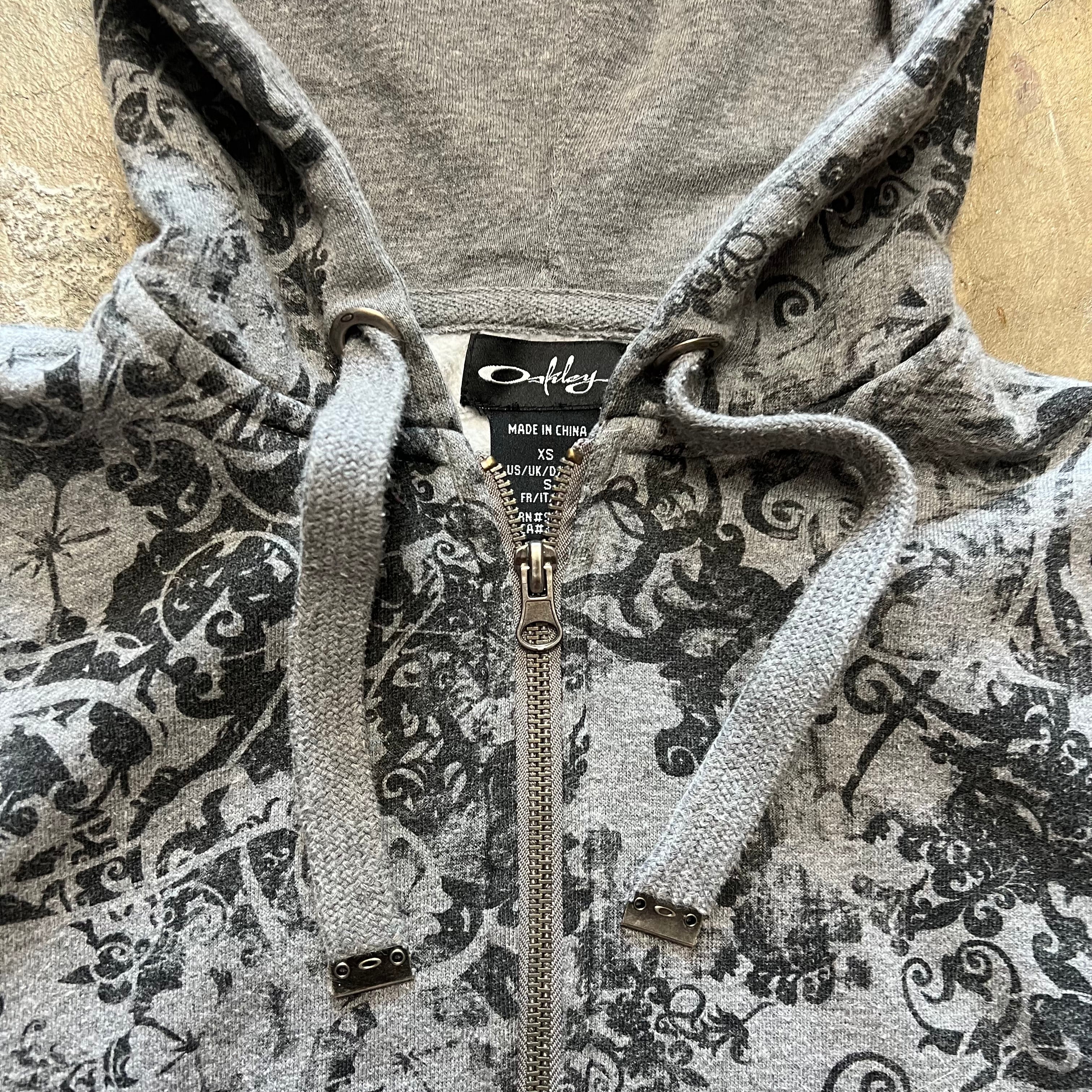 size small - Vintage Oakley Zip Up Hoodie