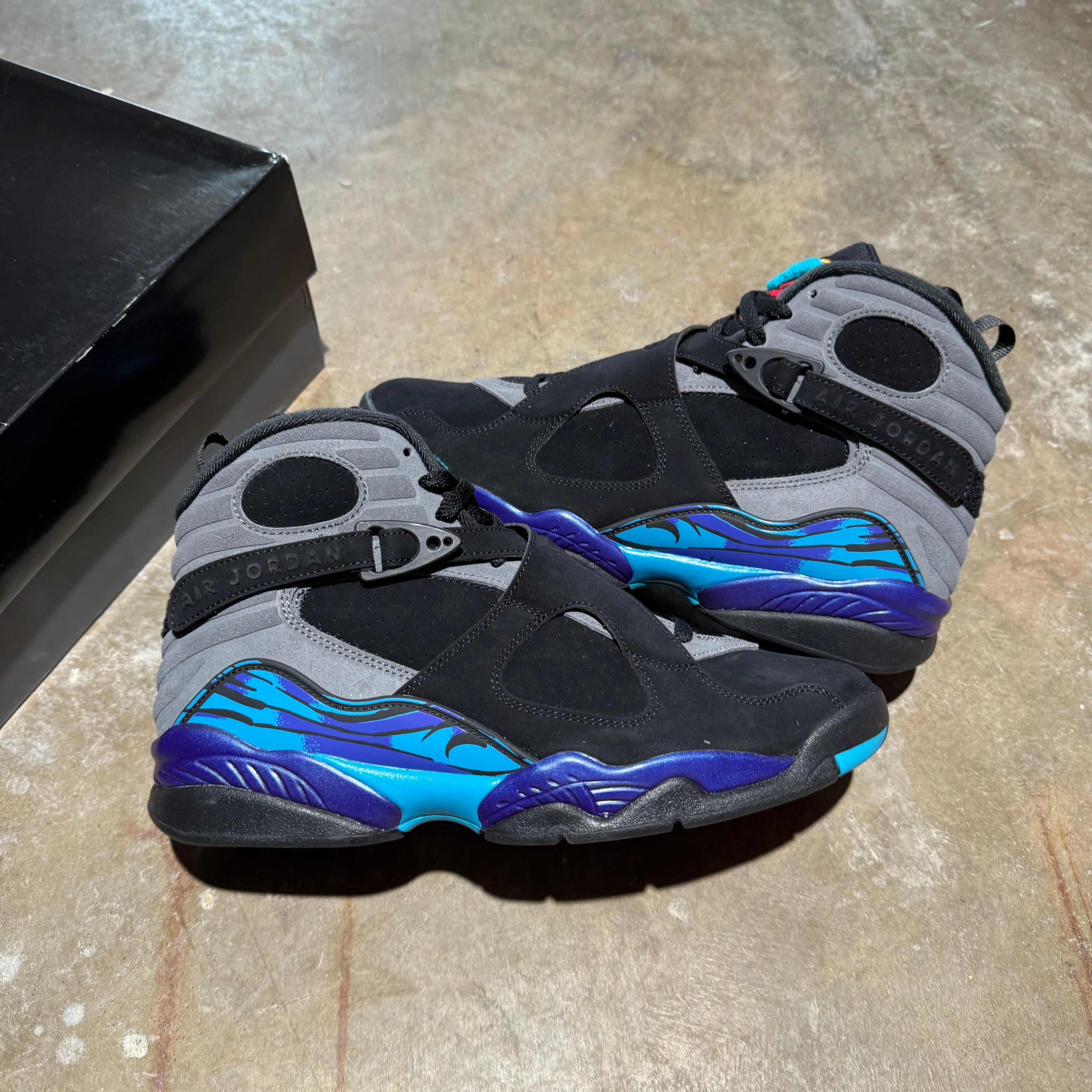 size 10.5 - Jordan 8 Retro ' Aqua ' NEW!