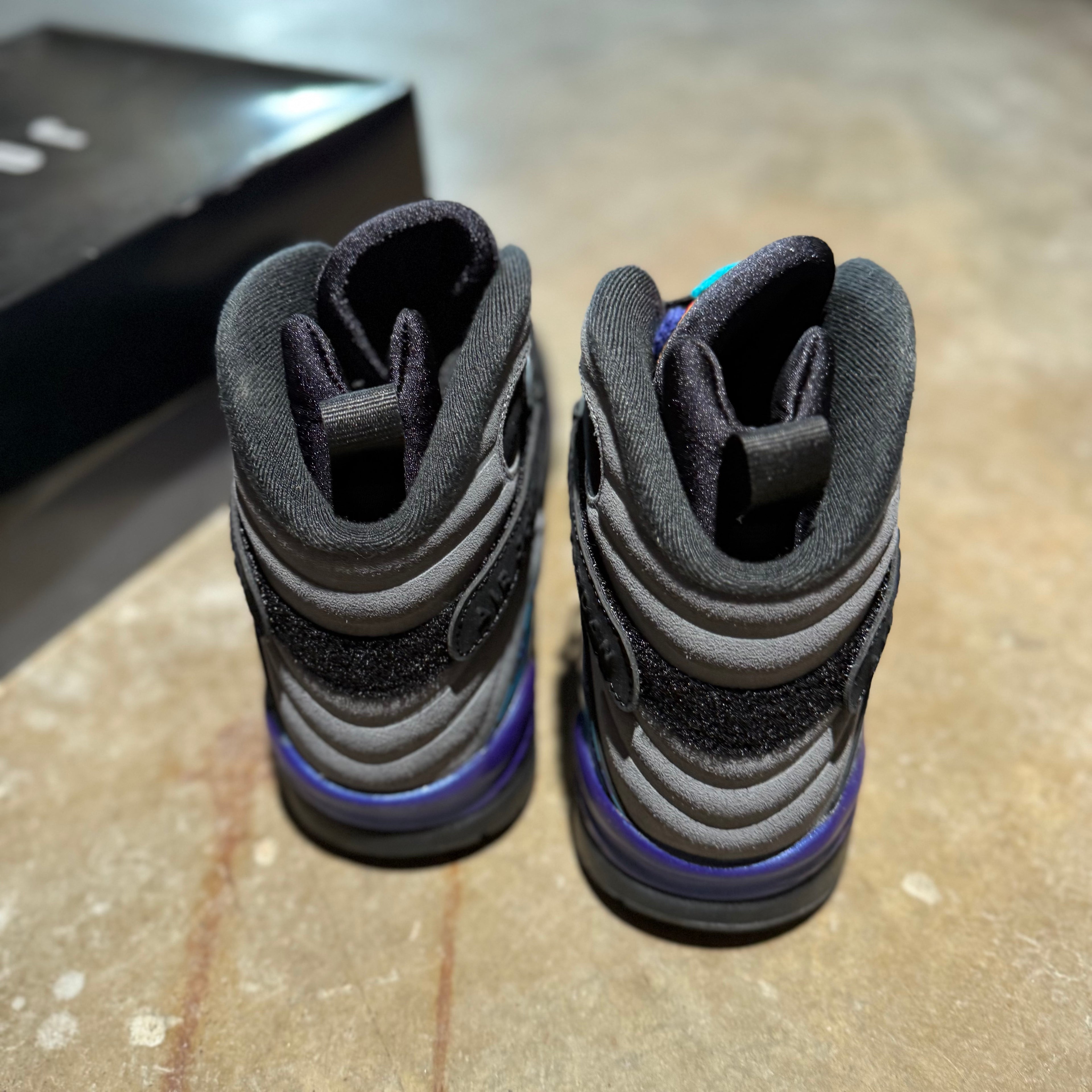 size 10.5 - Jordan 8 Retro ' Aqua ' NEW!