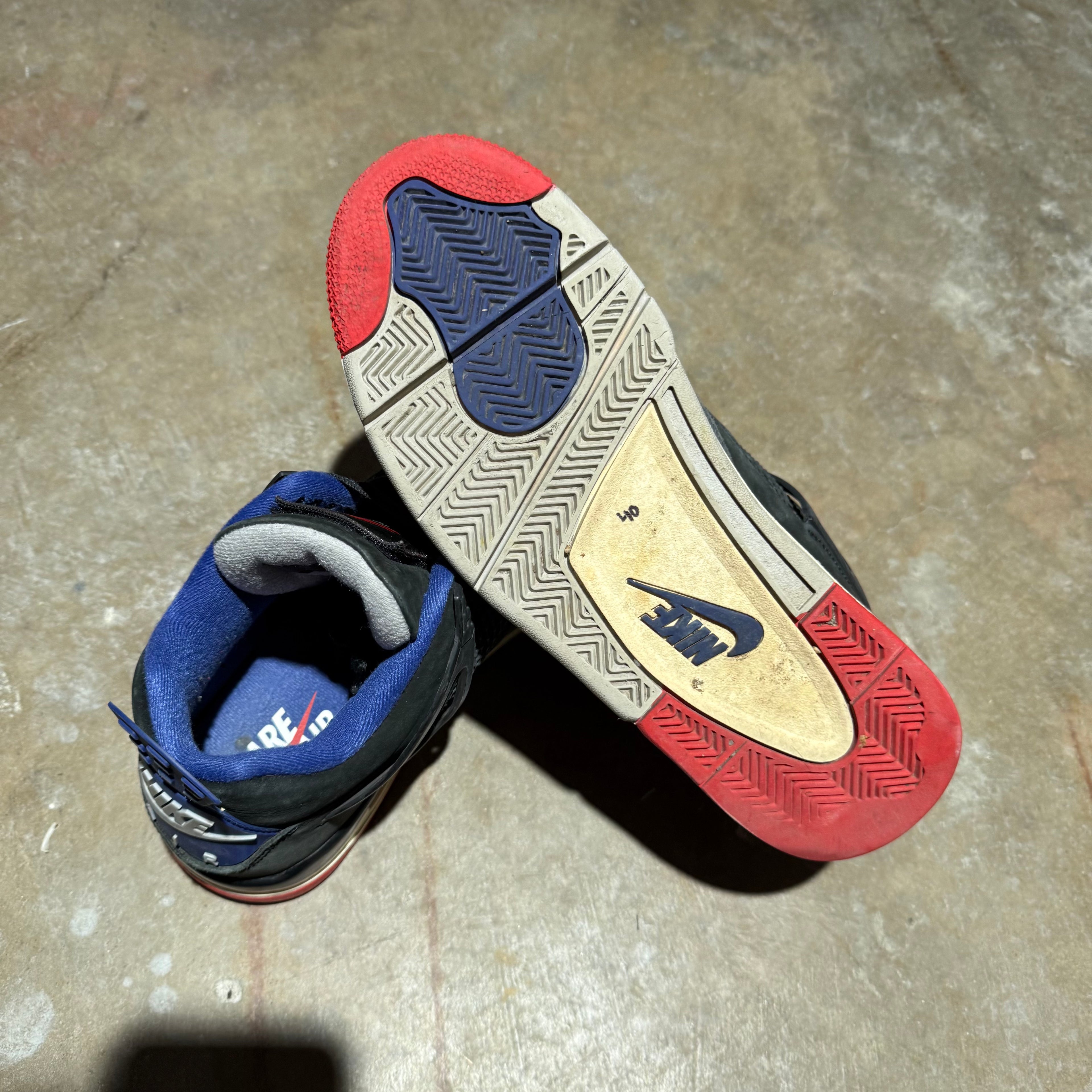 size 10.5 - Jordan 4 Retro ' Rare Air '