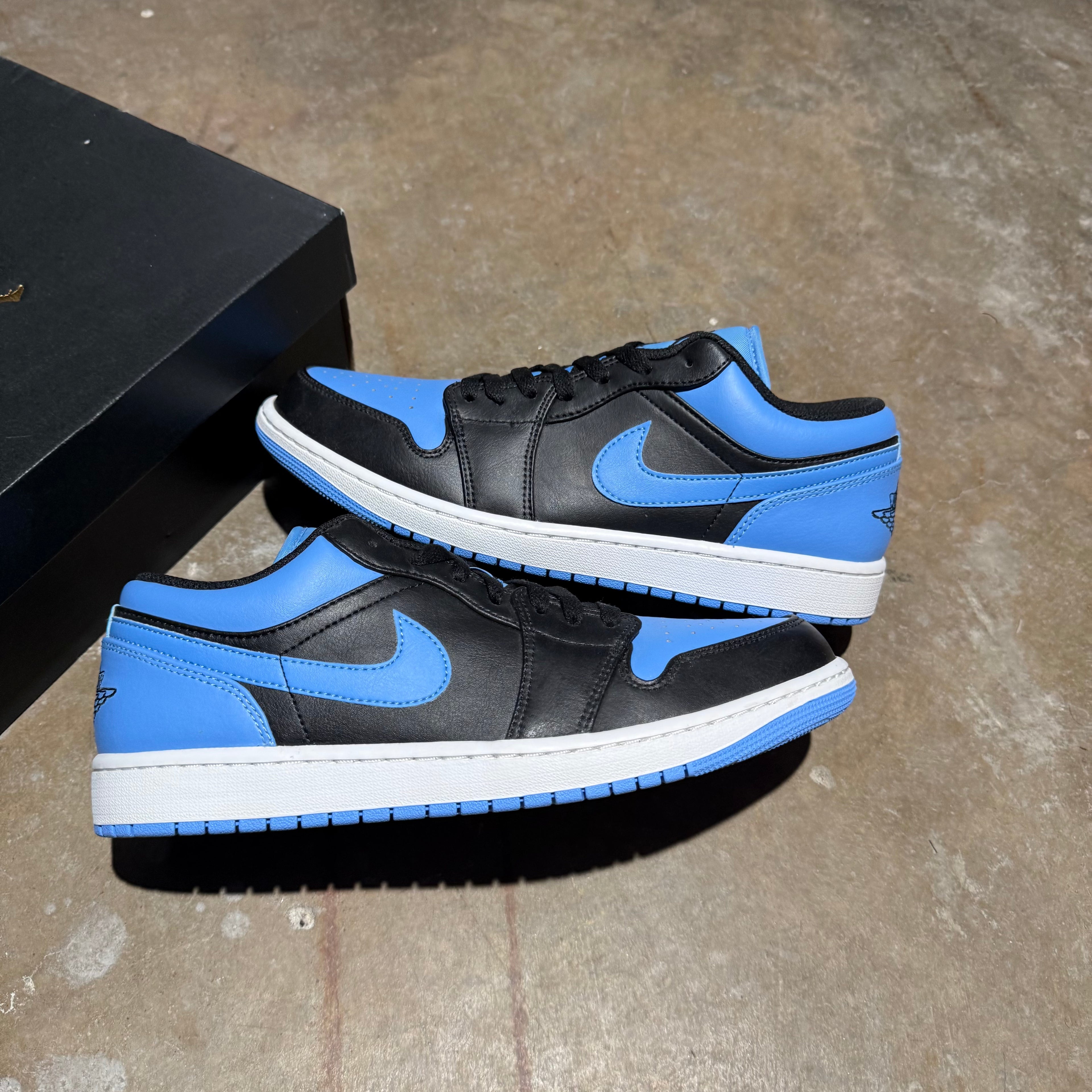 size 10.5 -Jordan 1 low ' Black University Blue '