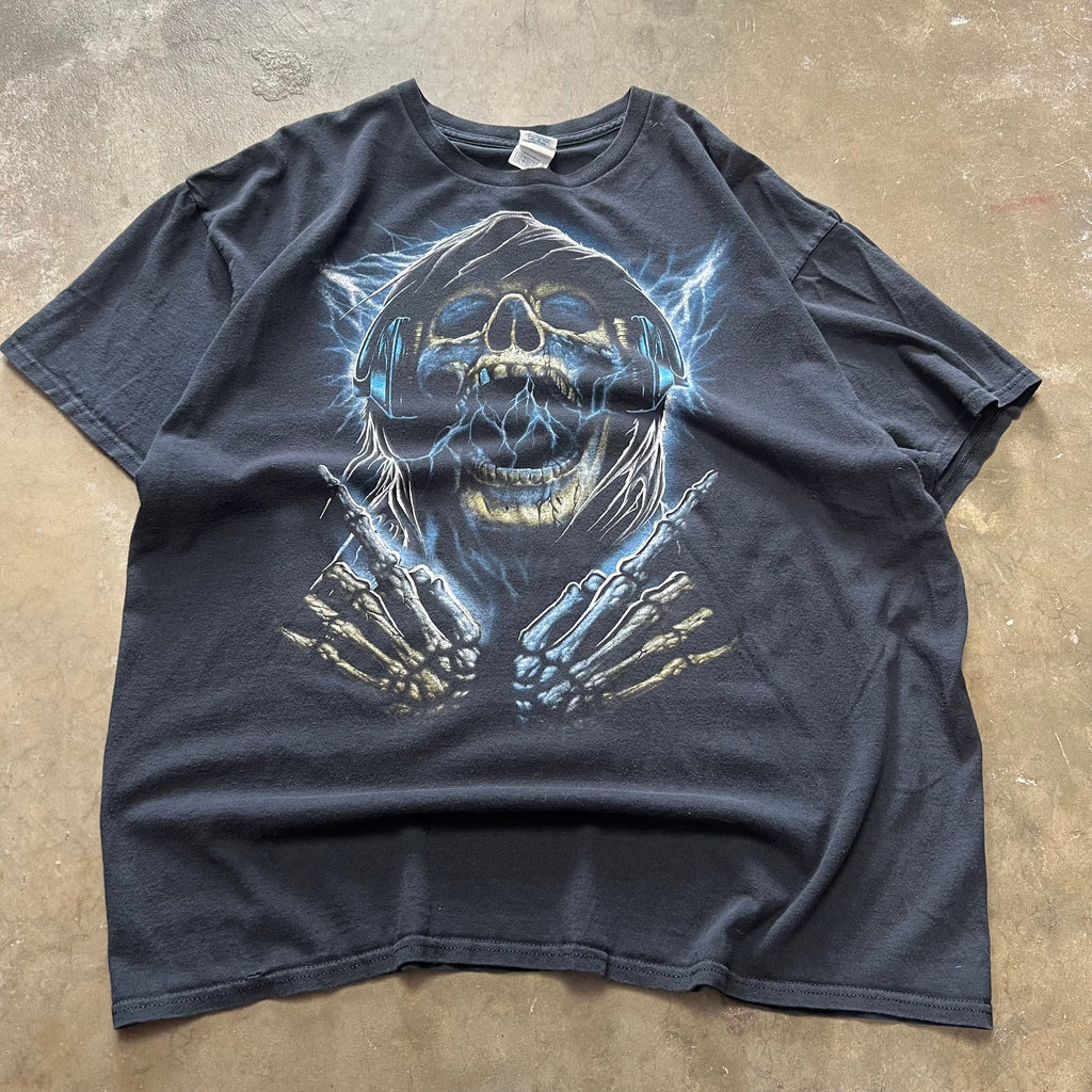 size xl - Vintage Skull Middle finger tee