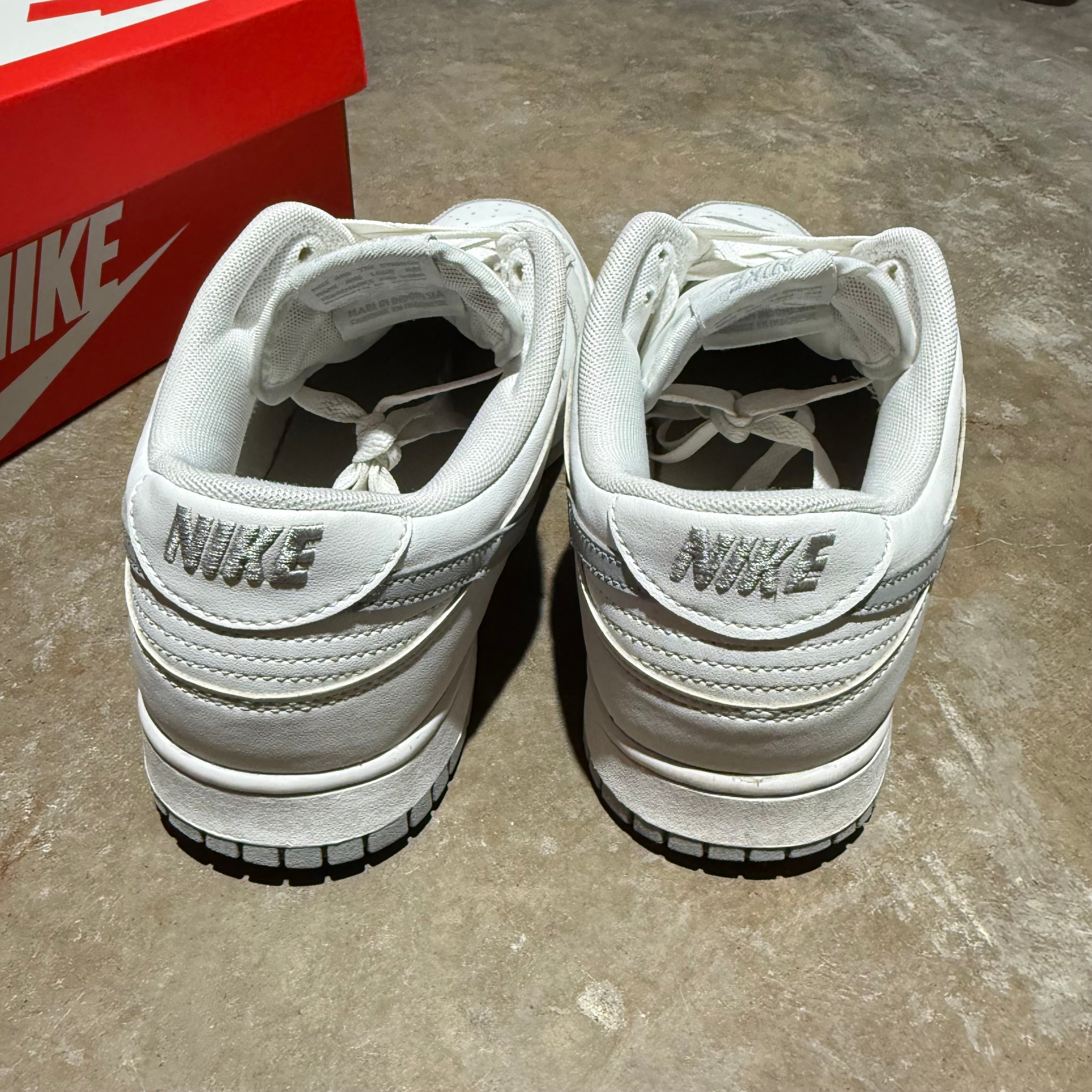 size 10.5 - Dunk Low ' Summit White Light Smoke Grey '