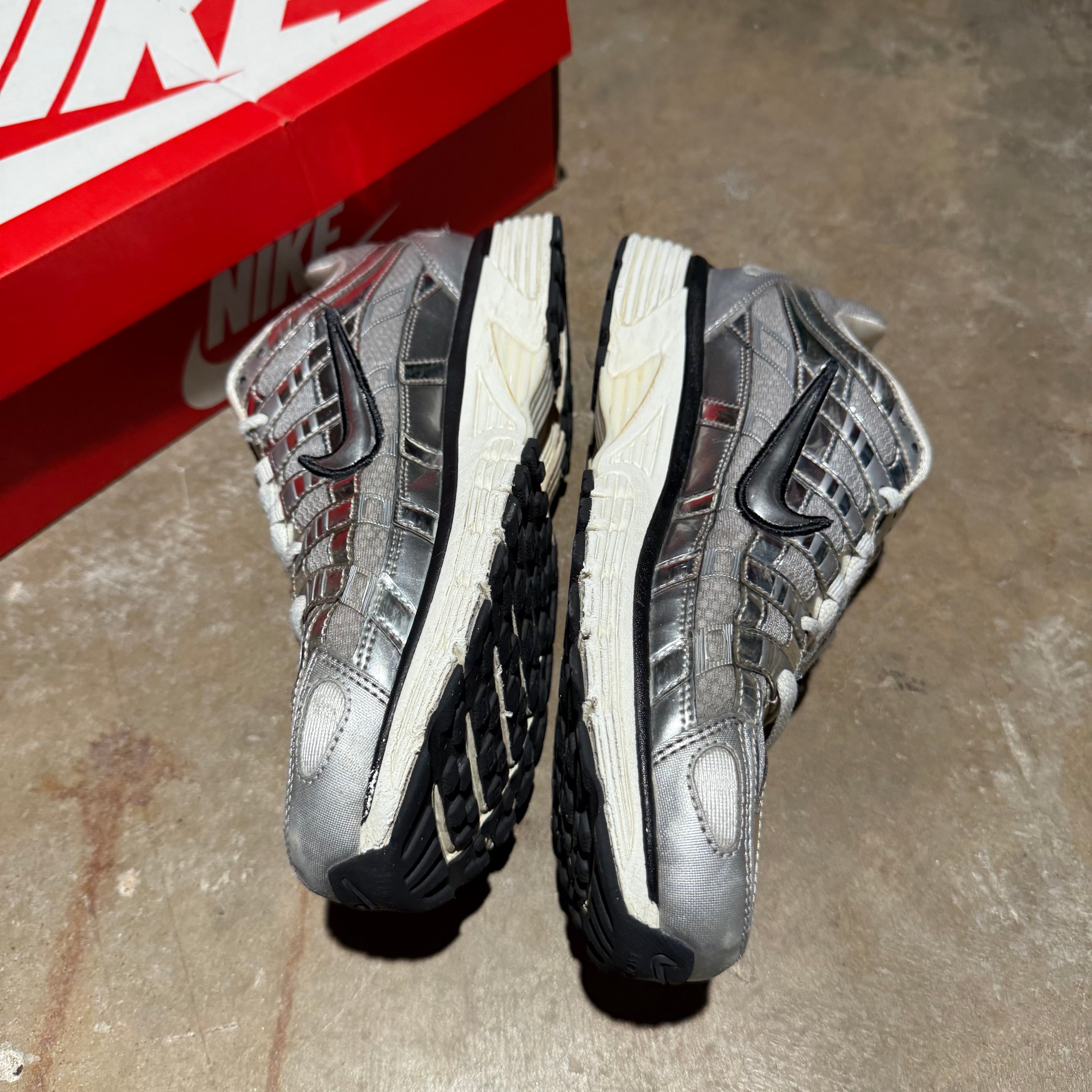 size 9.5 - P-6000 ' Metallic Silver '