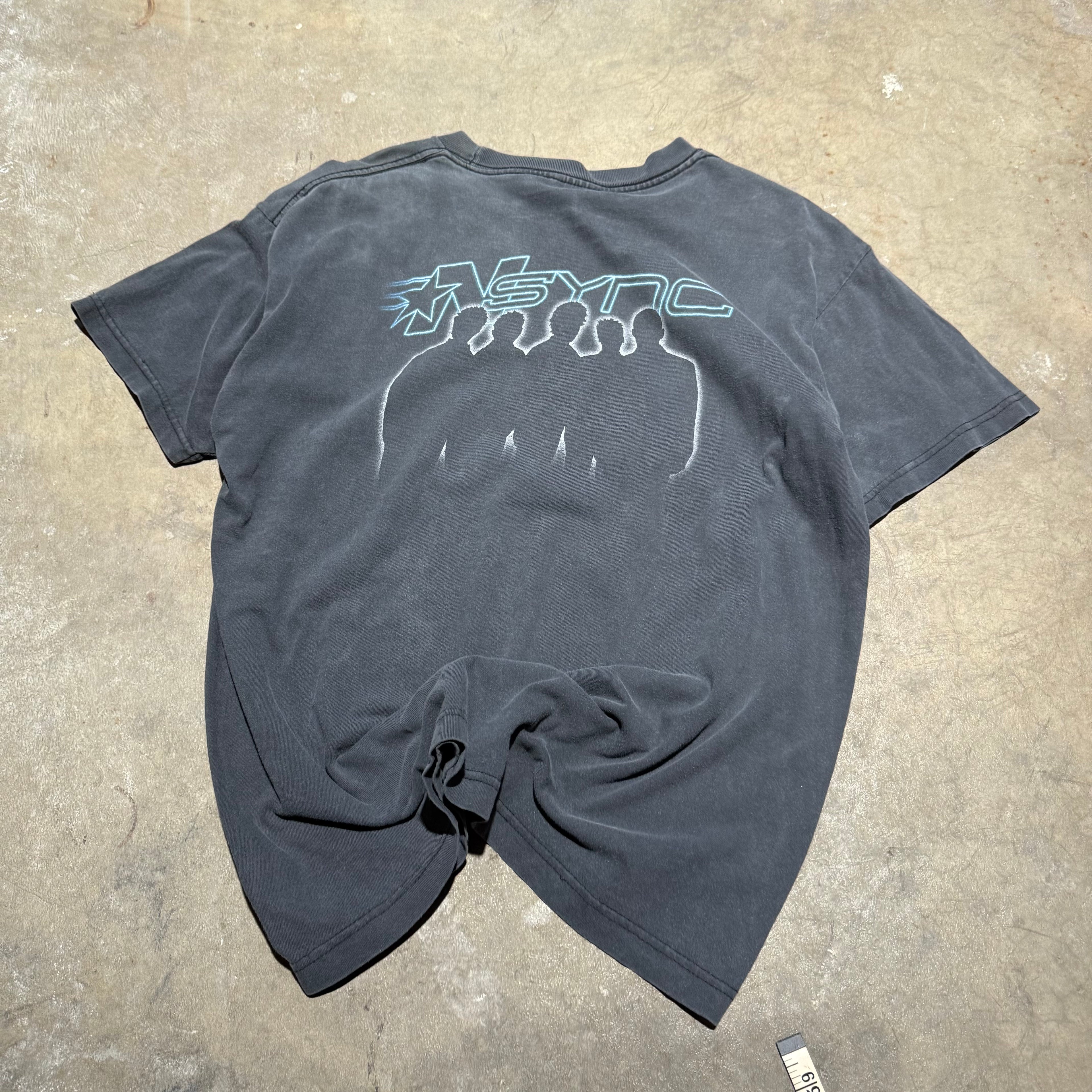 size medium - Vintage ' Nsync Pop Odyssey ' Band Tee