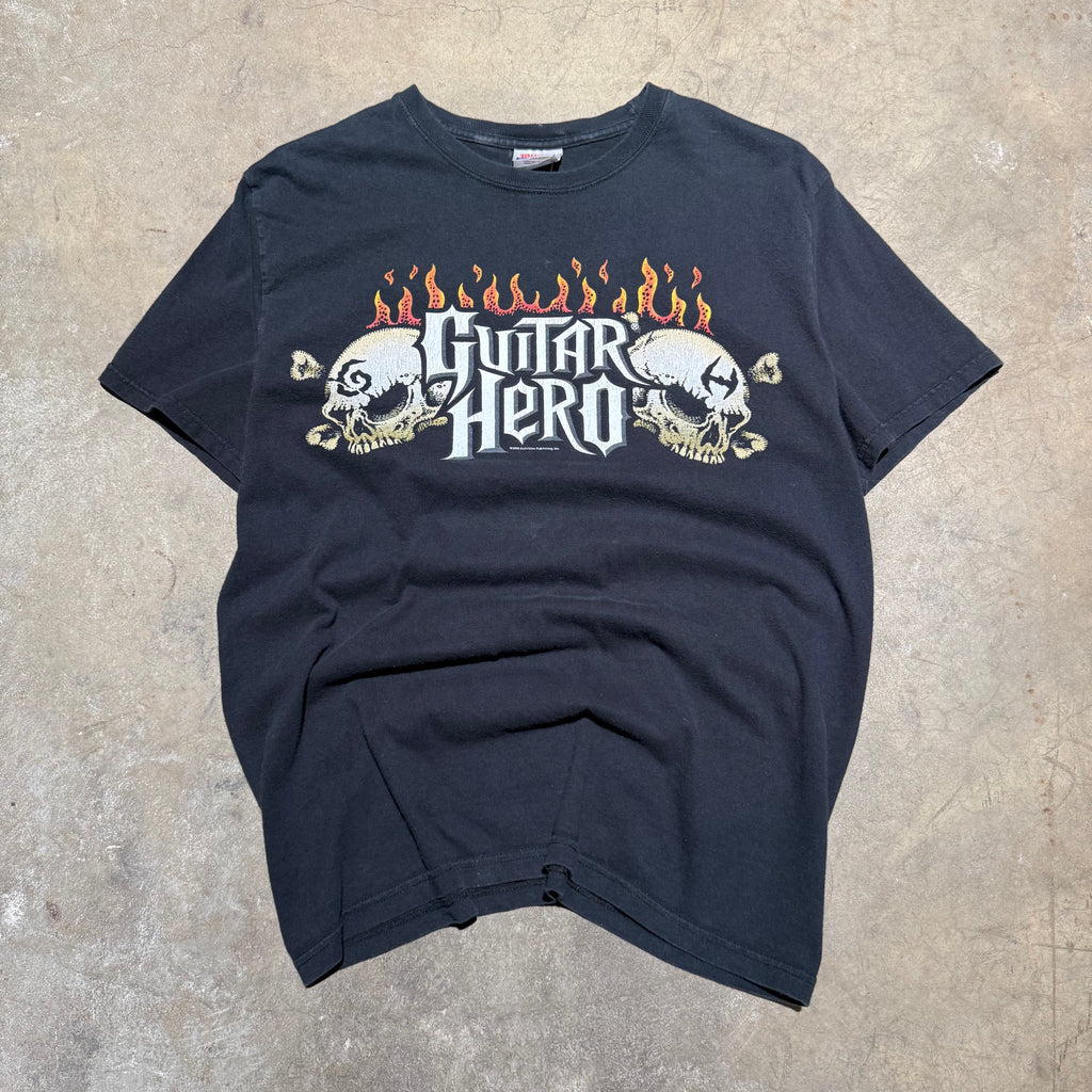 size medium - Vintage ' 2006 Guitar Hero ' Tee