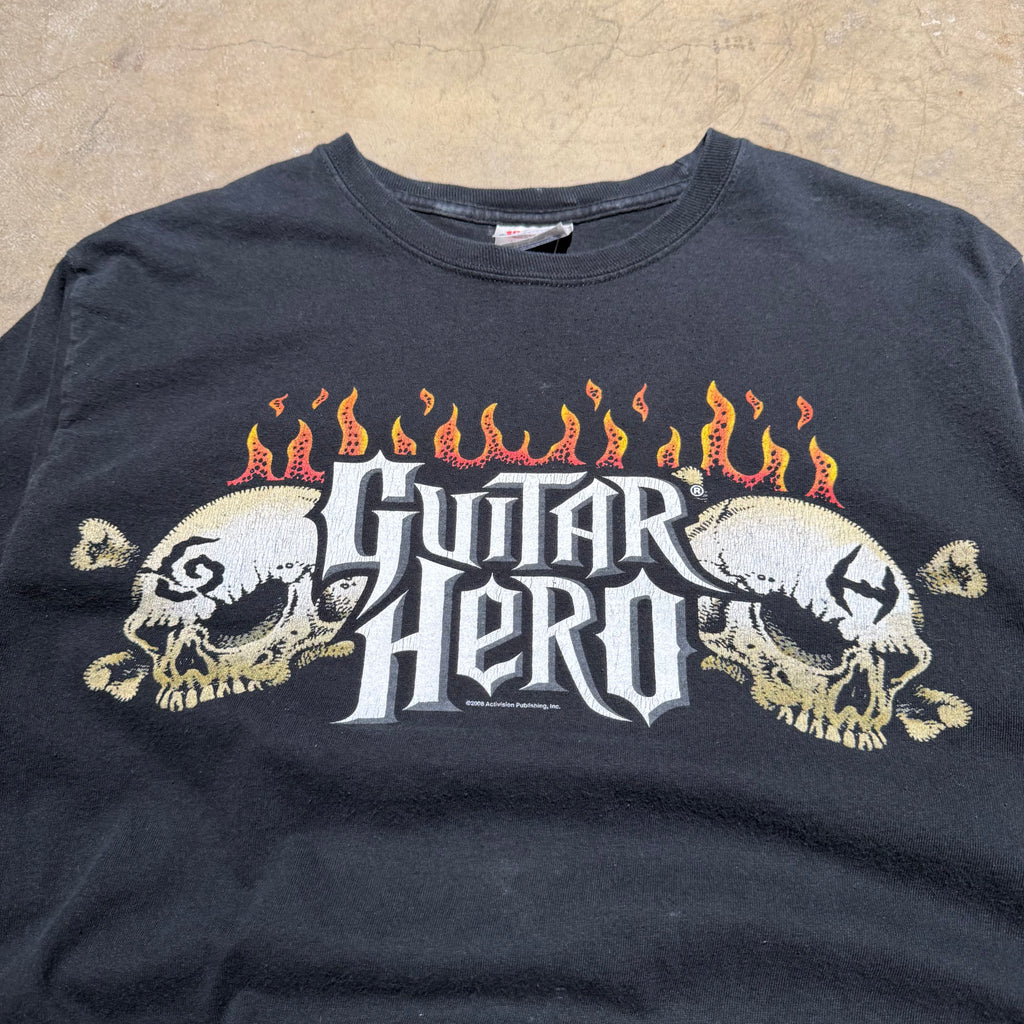 size medium - Vintage ' 2006 Guitar Hero ' Tee