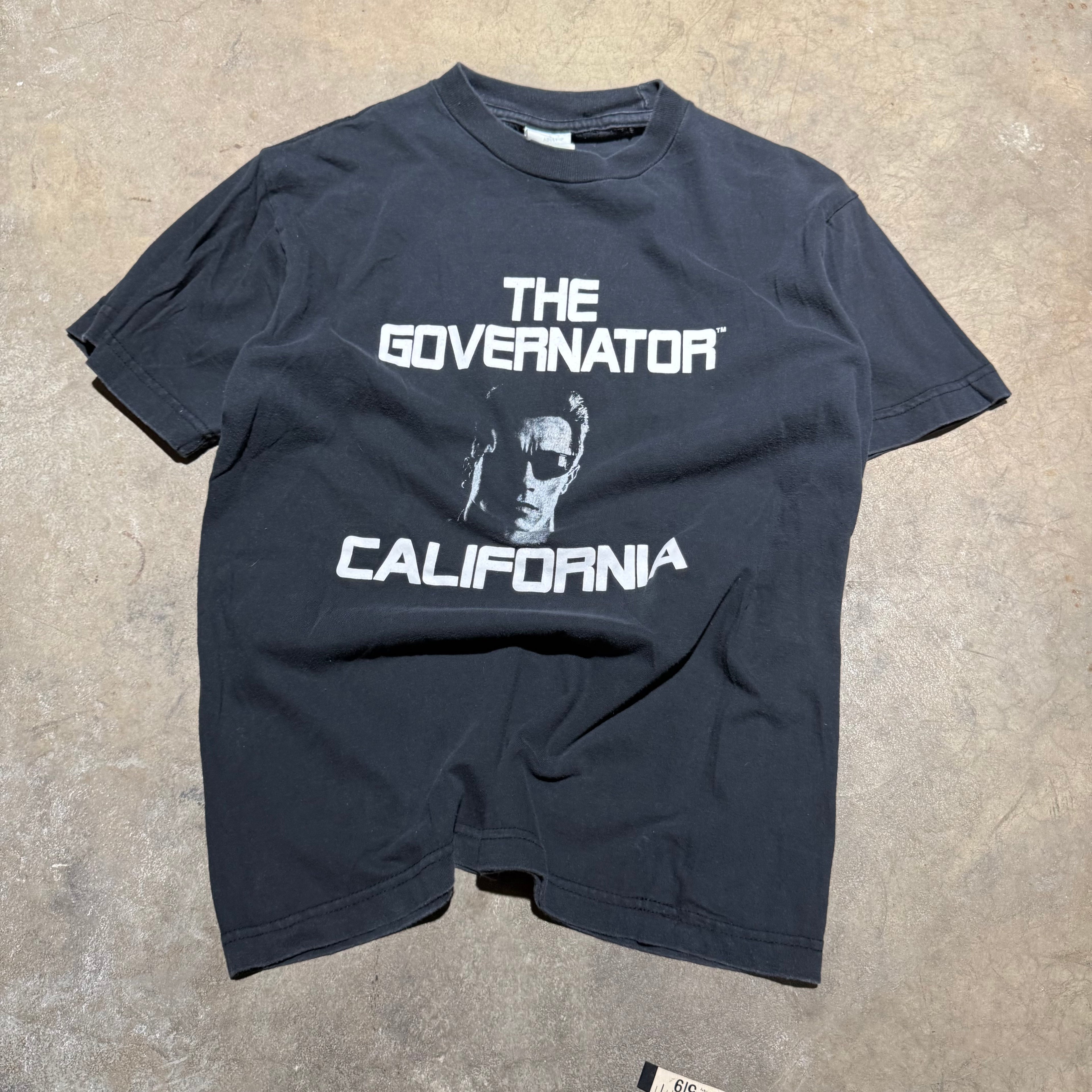 size medium - Vintage ' The Governator California ' tee