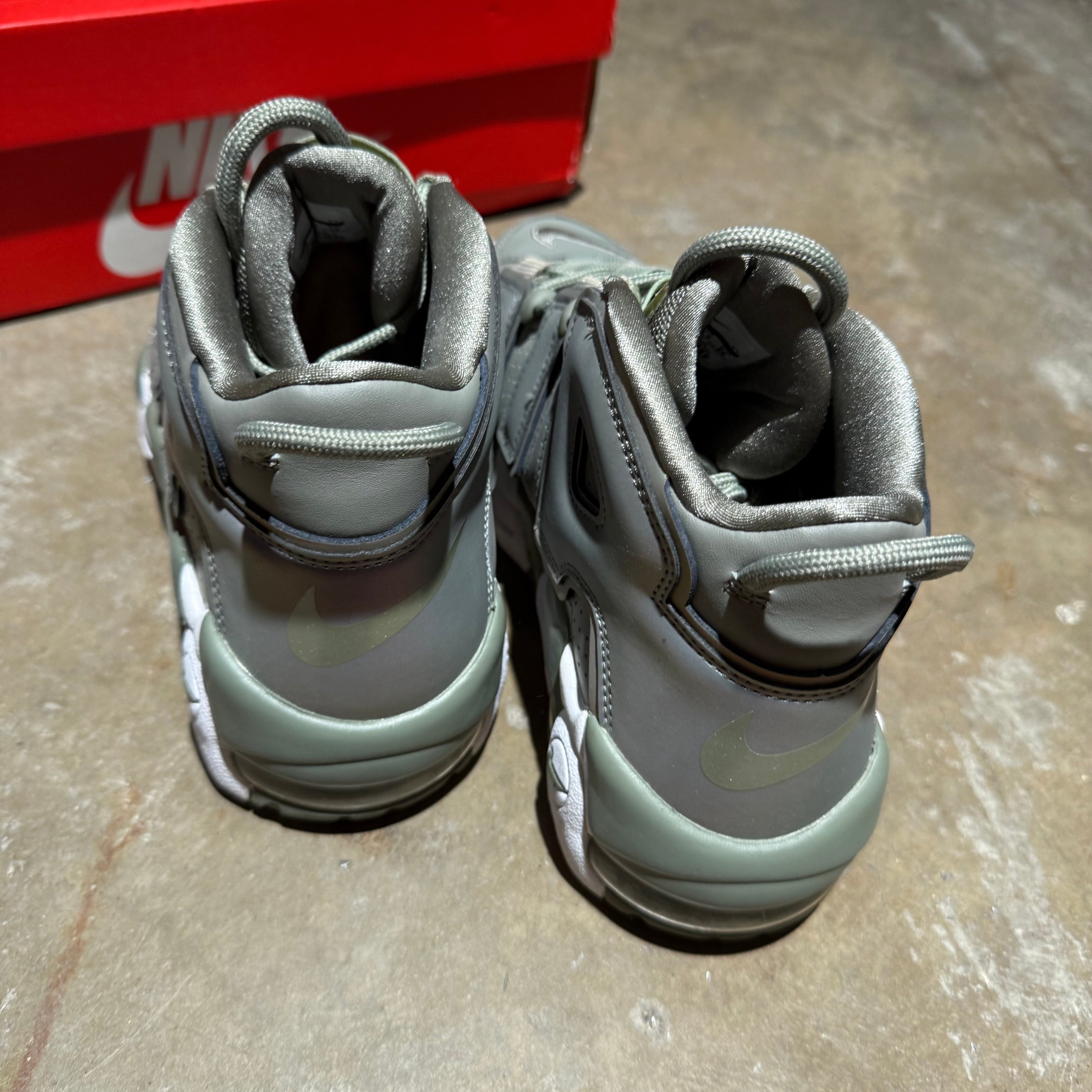 size 7.5 - Air More Uptempo ' Iridescent '