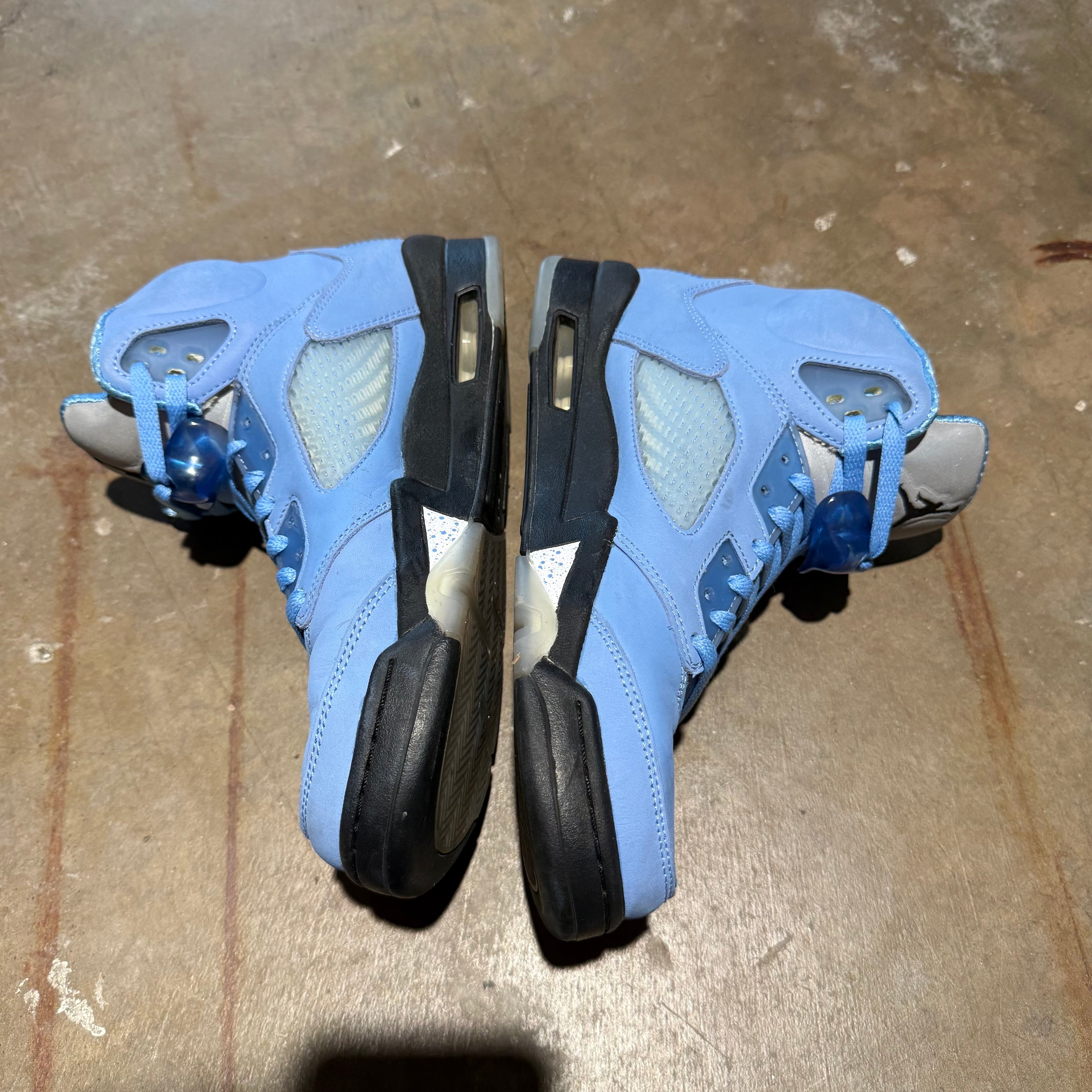 size 8.5 - Jordan 5 Retro ' UNC University Blue '