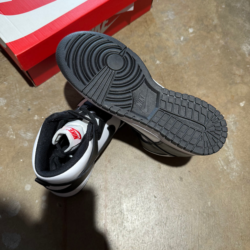 size 8.5 - Dunk High ' Panda ' NEW!