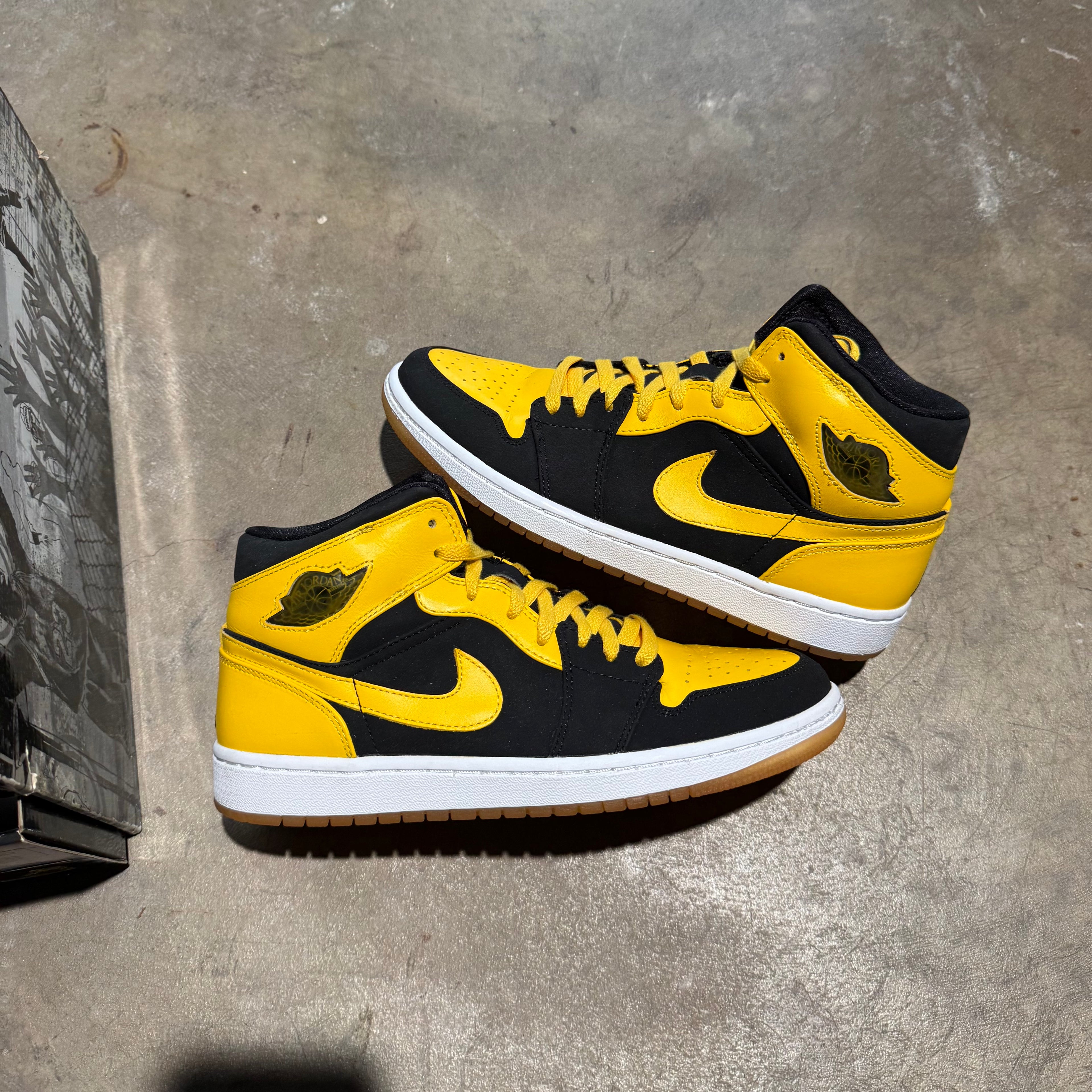 size 9 - Jordan 1 High ' BMP New Love '